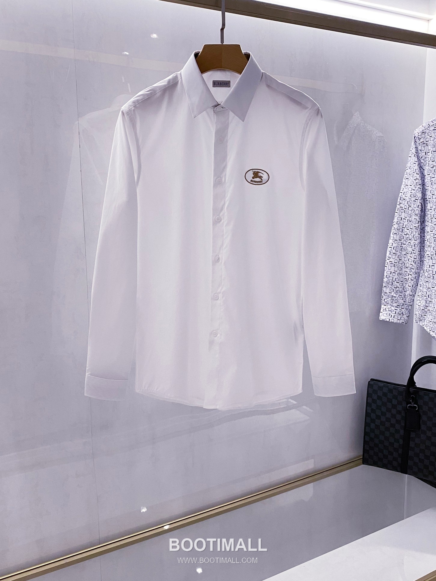 Burberry Equestrian Logo Poplin Shirt Cotton White 버버리 이퀘스트리안 로고 팝린 셔츠 코튼 화이트 1