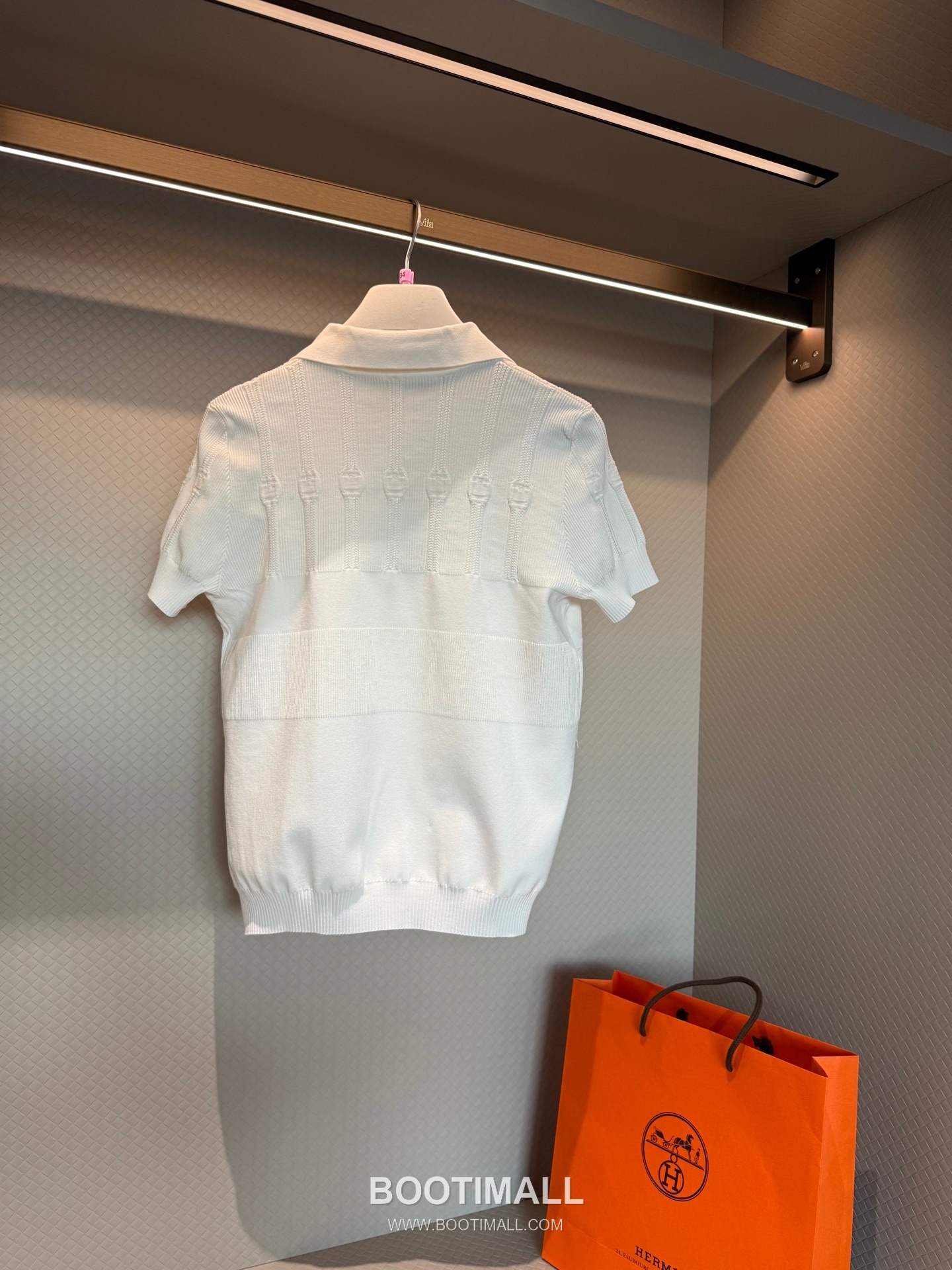 Hermes 에르메스 V-Neck Knit Polo Silk Cotton Blend White Short Sleeve Top 브이넥 니트 폴로 실크 코튼 블렌드 화이트 반소매 톱 2
