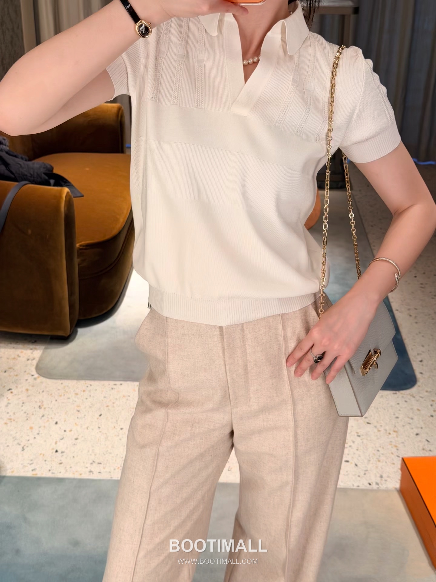 Hermes 에르메스 V-Neck Knit Polo Silk Cotton Blend White Short Sleeve Top 브이넥 니트 폴로 실크 코튼 블렌드 화이트 반소매 톱 7