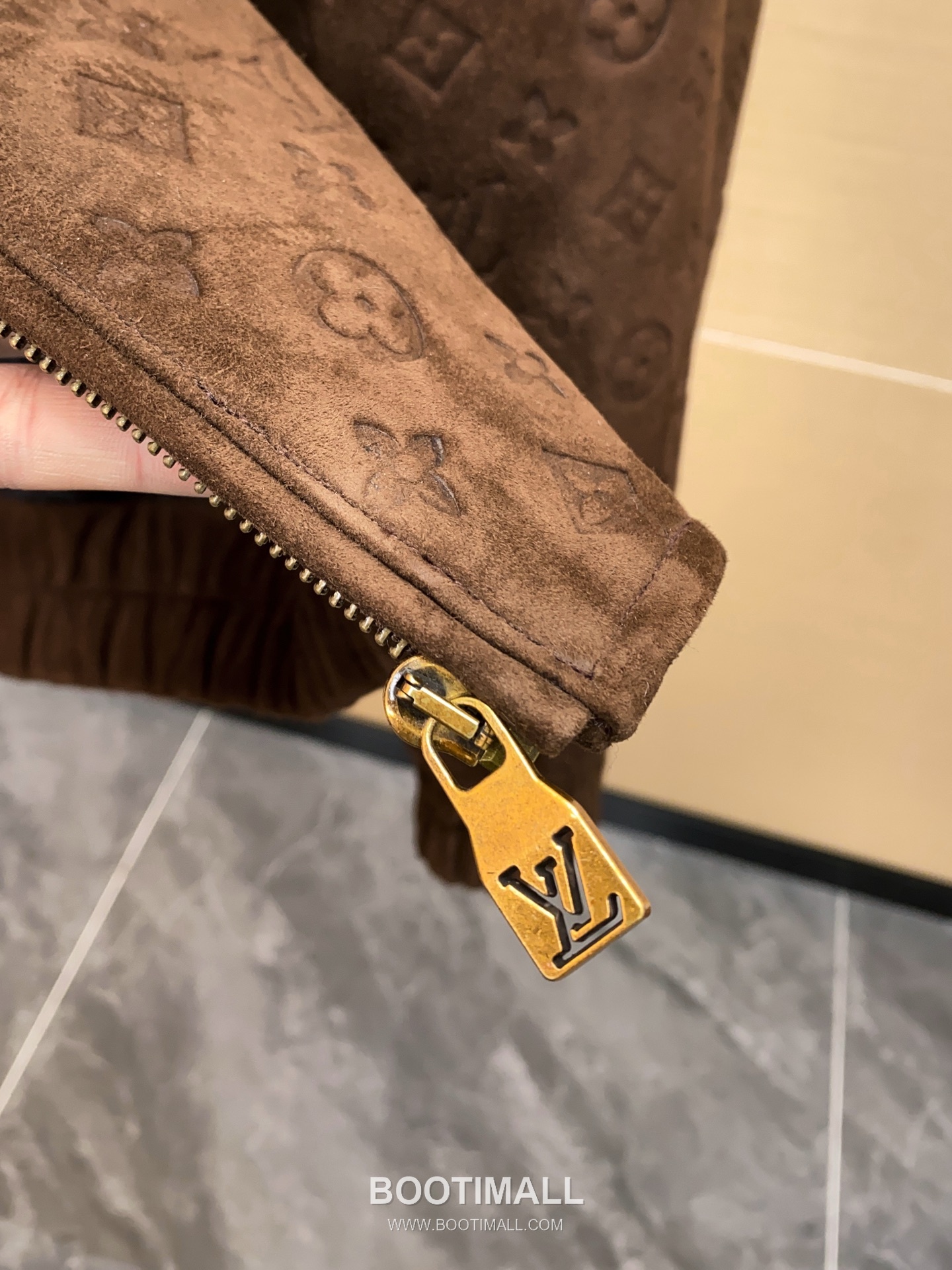 Louis Vuitton Monogram Suede Hooded Suede Brown Jacket 루이비통 모노그램 스웨이드 후드 스웨이드 브라운 자켓 14