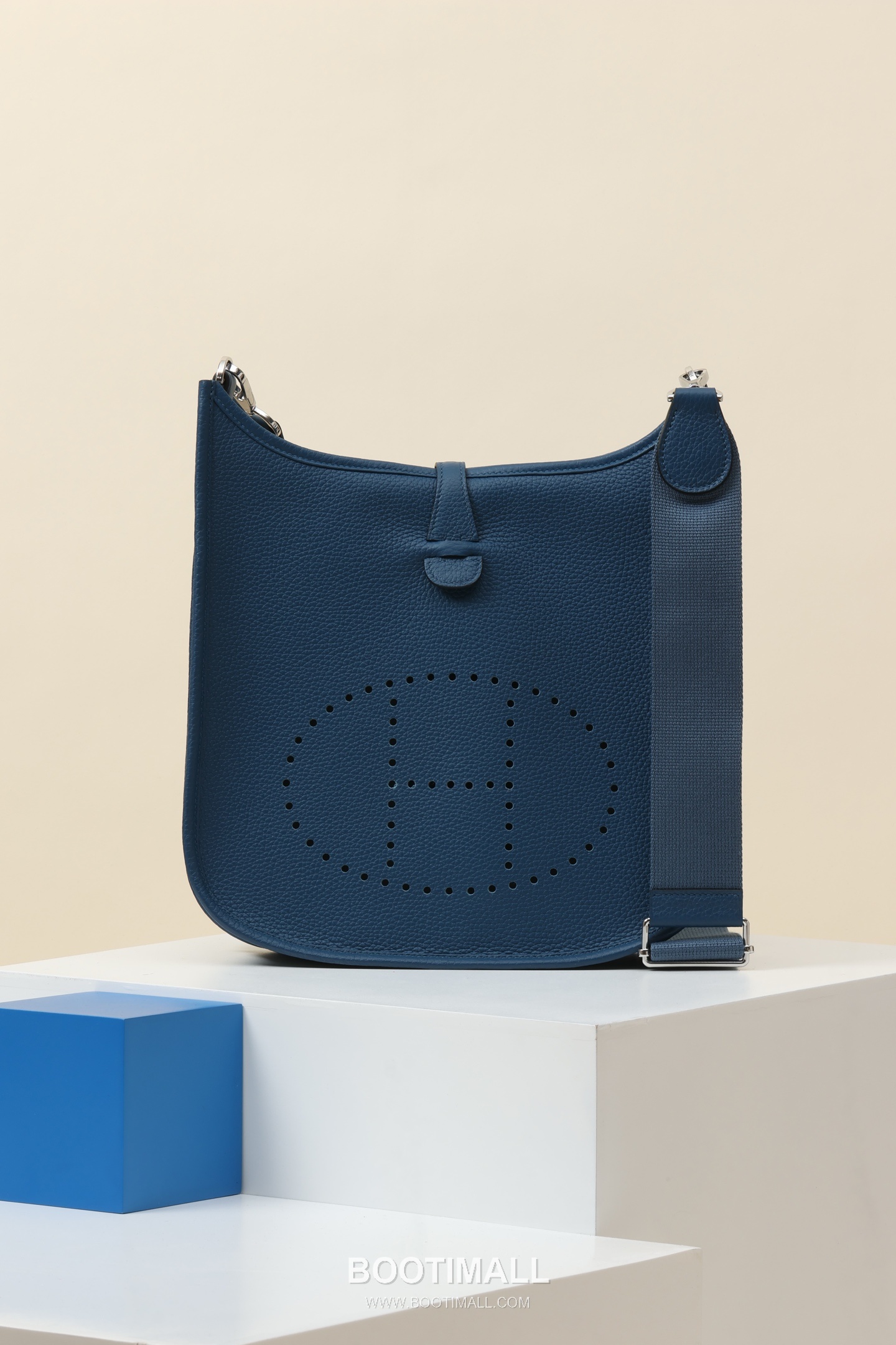 Hermes Clemence Crossbody Clemence Calfskin Blue Crossbody Bag 에르메스 클레망스 크로스바디 클레망스 송아지가죽 블루 크로스백 30cm 1