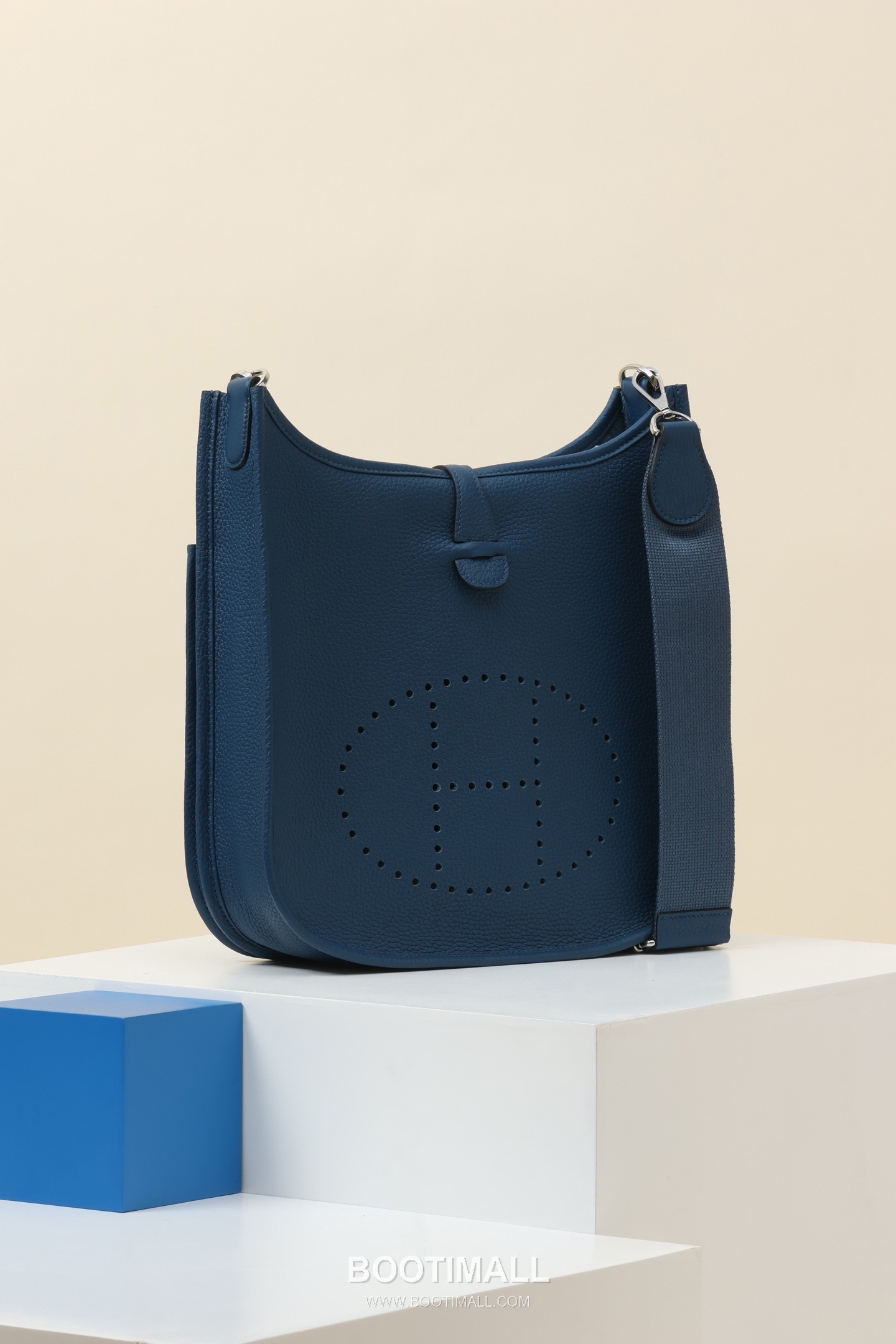 Hermes Clemence Crossbody Clemence Calfskin Blue Crossbody Bag 에르메스 클레망스 크로스바디 클레망스 송아지가죽 블루 크로스백 30cm 2