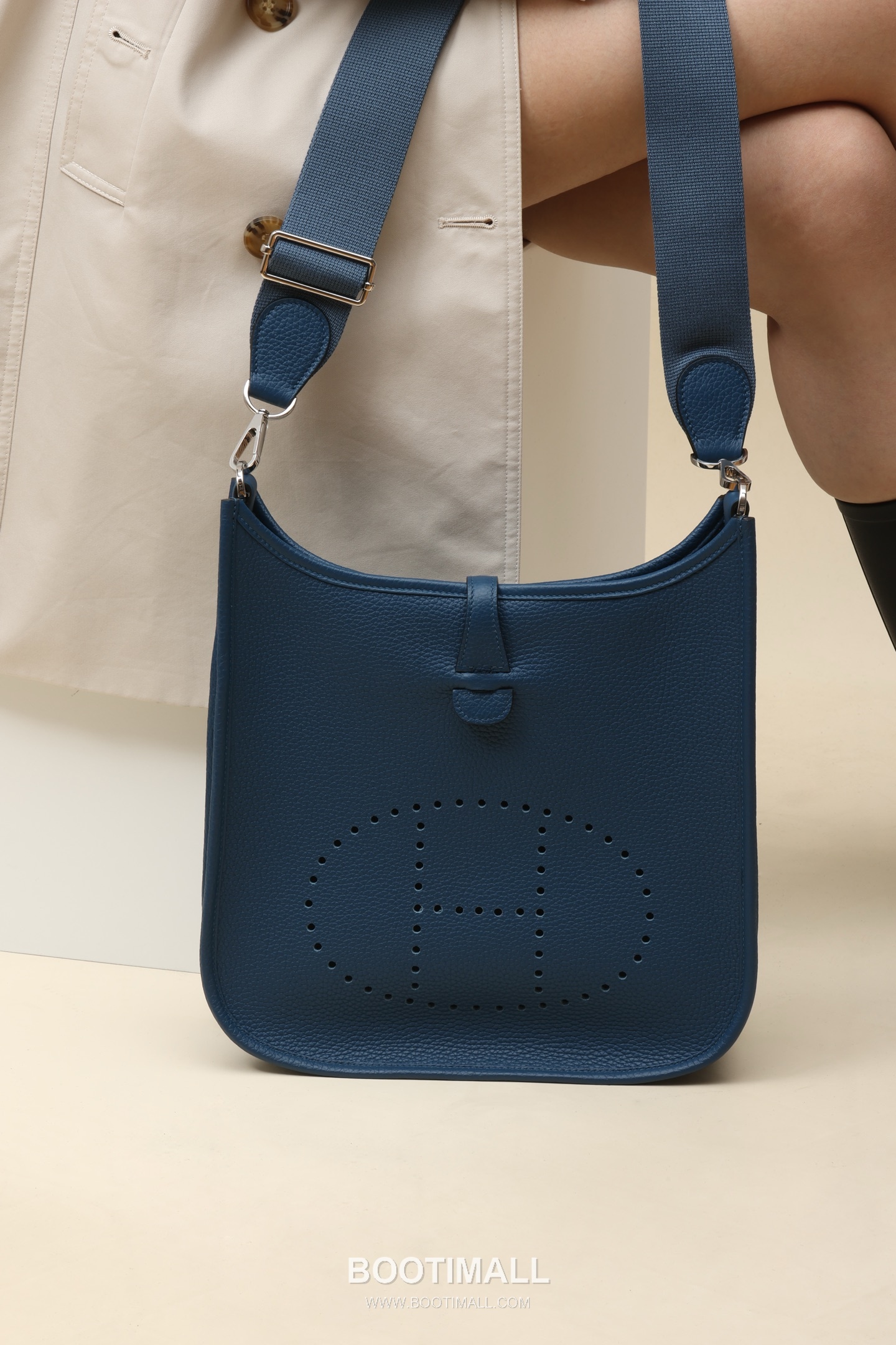 Hermes Clemence Crossbody Clemence Calfskin Blue Crossbody Bag 에르메스 클레망스 크로스바디 클레망스 송아지가죽 블루 크로스백 30cm 8