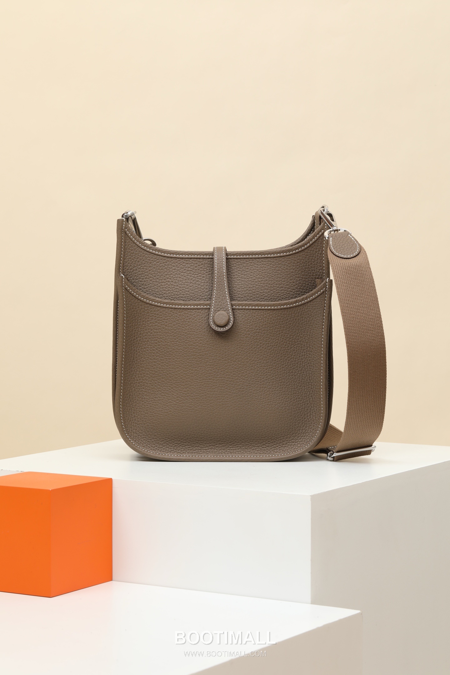 Hermes Clemence Crossbody 23 Clemence Calfskin Etoupe Crossbody Bag 에르메스 클레망스 크로스바디 23 클레망스 송아지가죽 에토프 크로스백 26cm 3