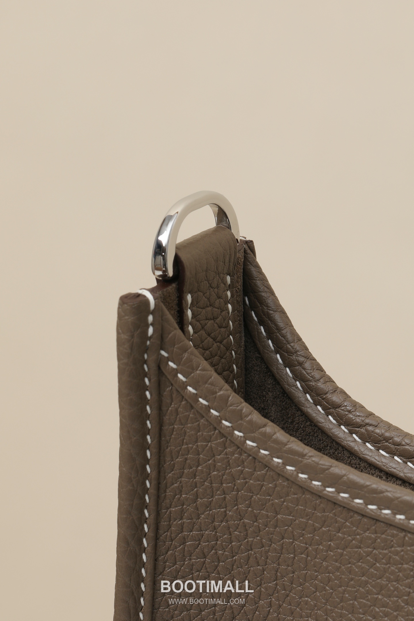Hermes Clemence Crossbody 23 Clemence Calfskin Etoupe Crossbody Bag 에르메스 클레망스 크로스바디 23 클레망스 송아지가죽 에토프 크로스백 26cm 5