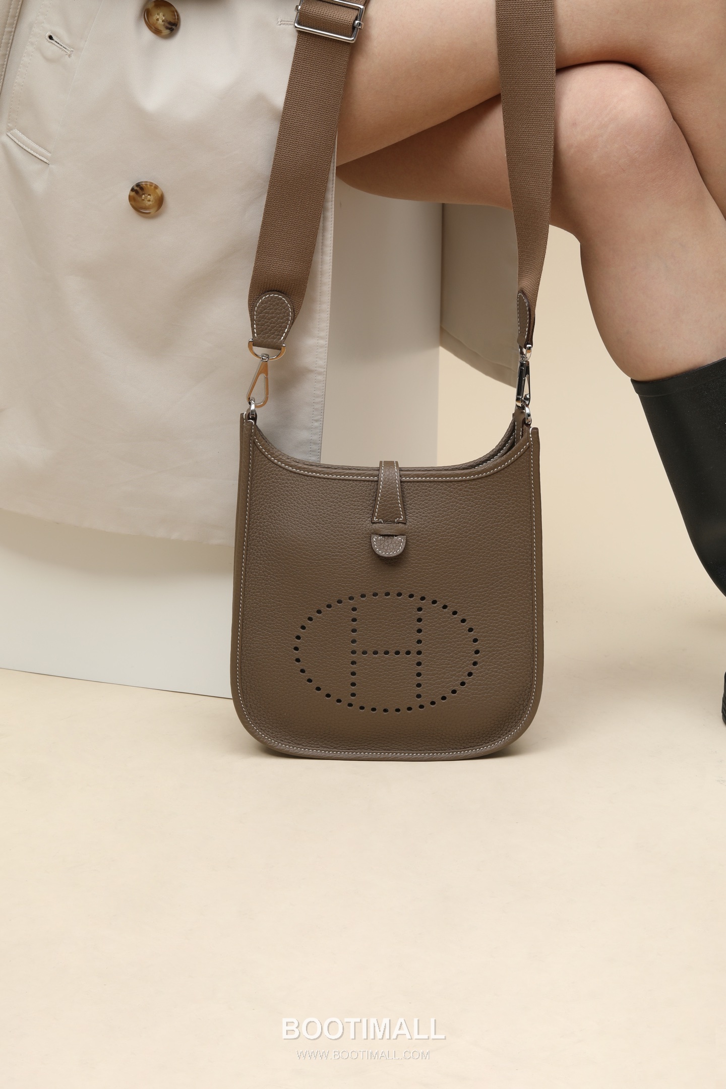 Hermes Clemence Crossbody 23 Clemence Calfskin Etoupe Crossbody Bag 에르메스 클레망스 크로스바디 23 클레망스 송아지가죽 에토프 크로스백 26cm 8