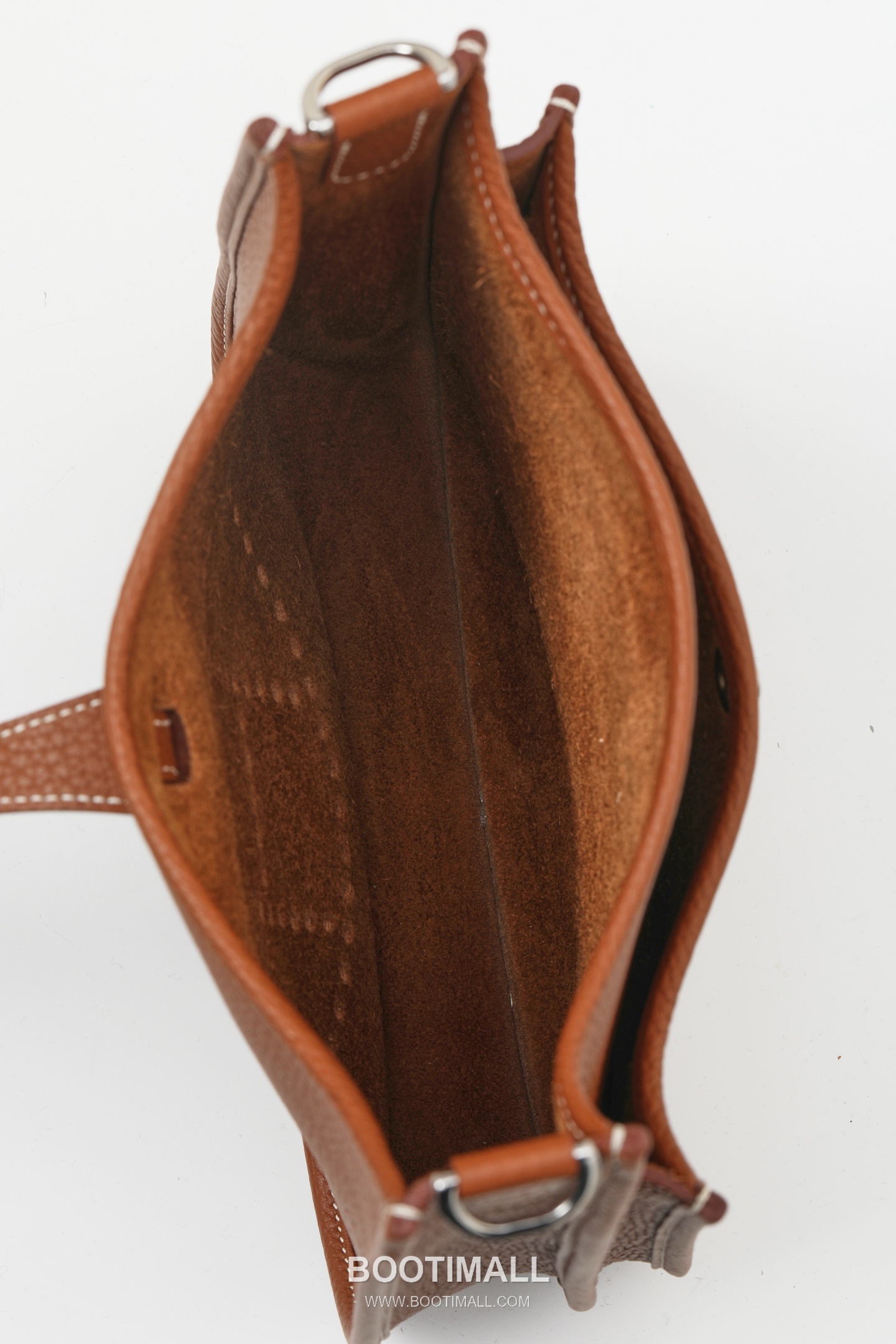 Hermes YF23 Clemence Crossbody Clemence Calfskin Brown Crossbody Bag 에르메스 YF23 클레망스 크로스백 클레망스 송아지가죽 브라운 26cm 7