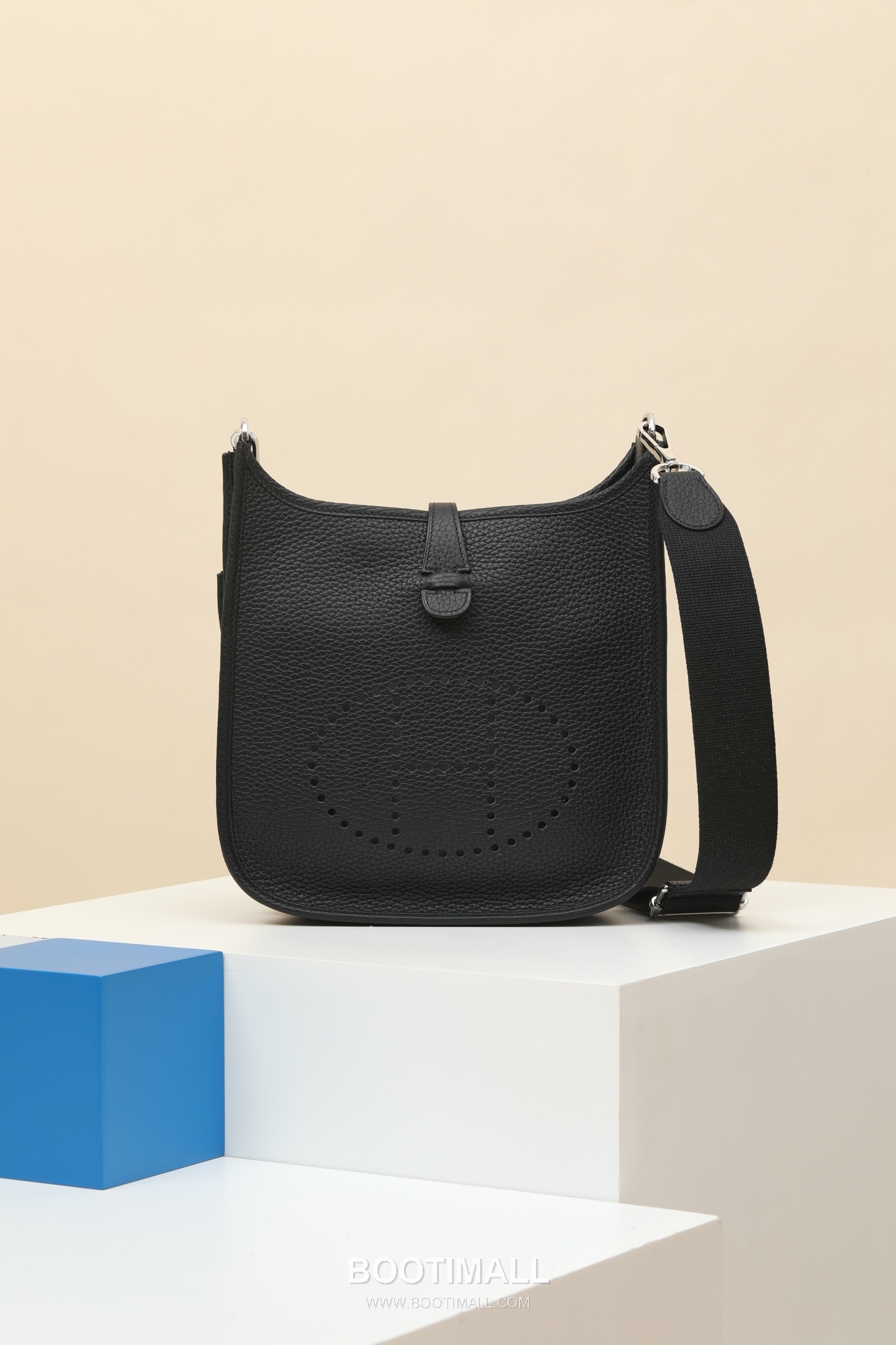 Hermes CK89 Clemence Crossbody Clemence Calfskin Black Crossbody Bag 에르메스 CK89 클레망스 크로스백 클레망스 송아지가죽 블랙 26cm 1