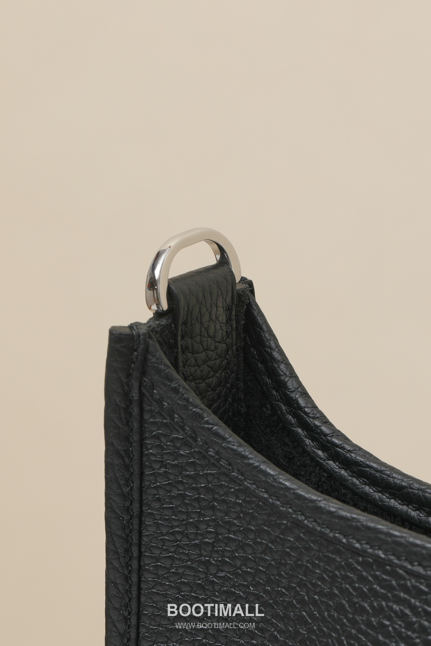 Hermes CK89 Clemence Crossbody Clemence Calfskin Black Crossbody Bag 에르메스 CK89 클레망스 크로스백 클레망스 송아지가죽 블랙 26cm 5