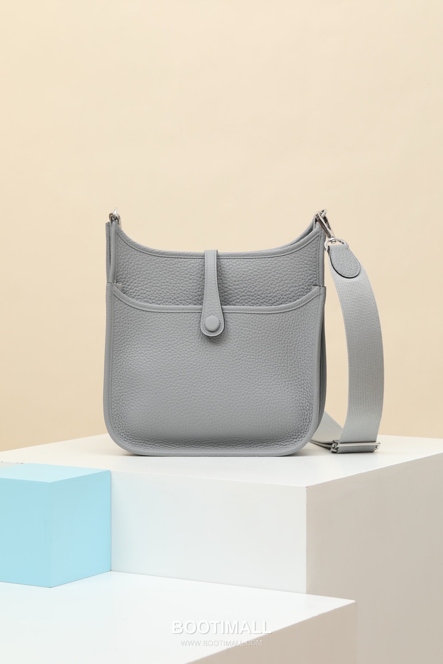 Hermes Clemence Crossbody 23 Clemence Calfskin Gray Crossbody Bag 에르메스 클레망스 크로스바디 23 클레망스 송아지가죽 그레이 크로스백 26cm 3
