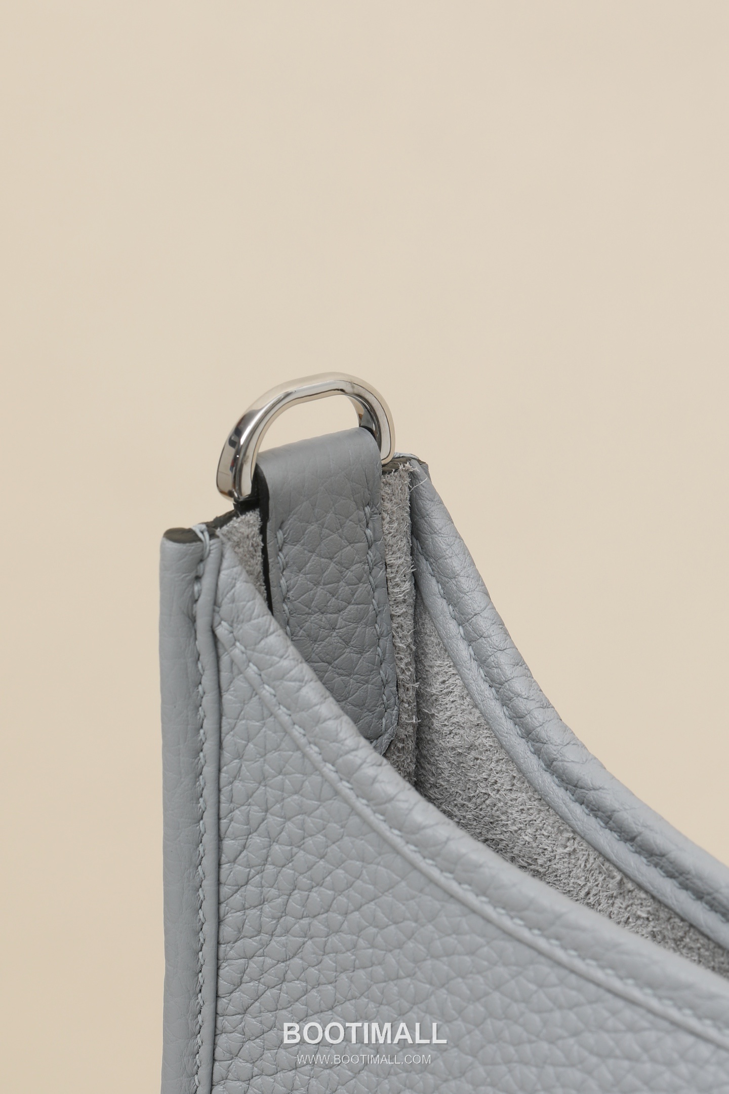 Hermes Clemence Crossbody 23 Clemence Calfskin Gray Crossbody Bag 에르메스 클레망스 크로스바디 23 클레망스 송아지가죽 그레이 크로스백 26cm 5