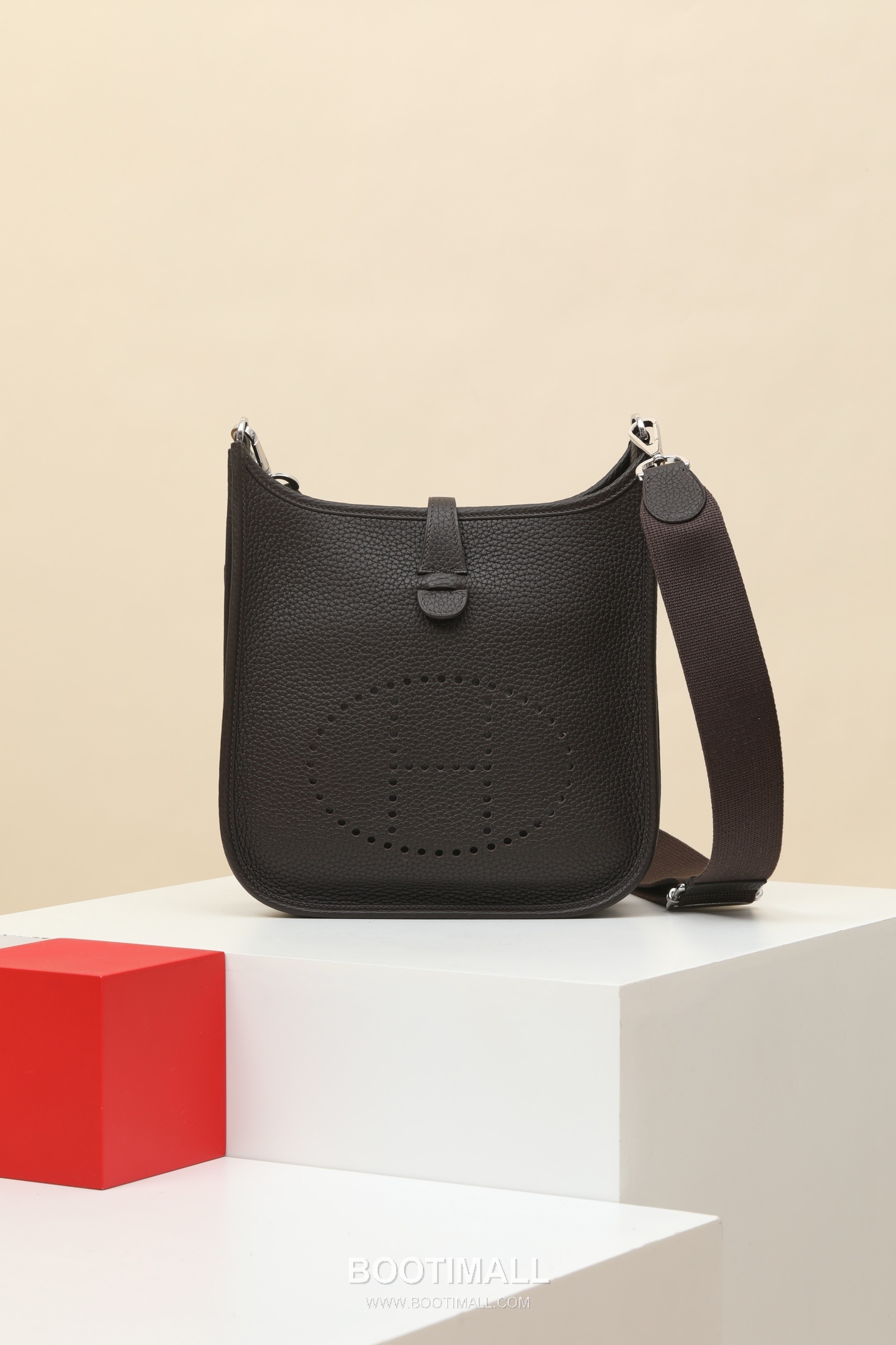Hermes Ebony Clemence Crossbody Clemence Calfskin Brown Crossbody Bag 에르메스 우드 클레망스 크로스바디 클레망스 송아지가죽 브라운 크로스백 26cm 1
