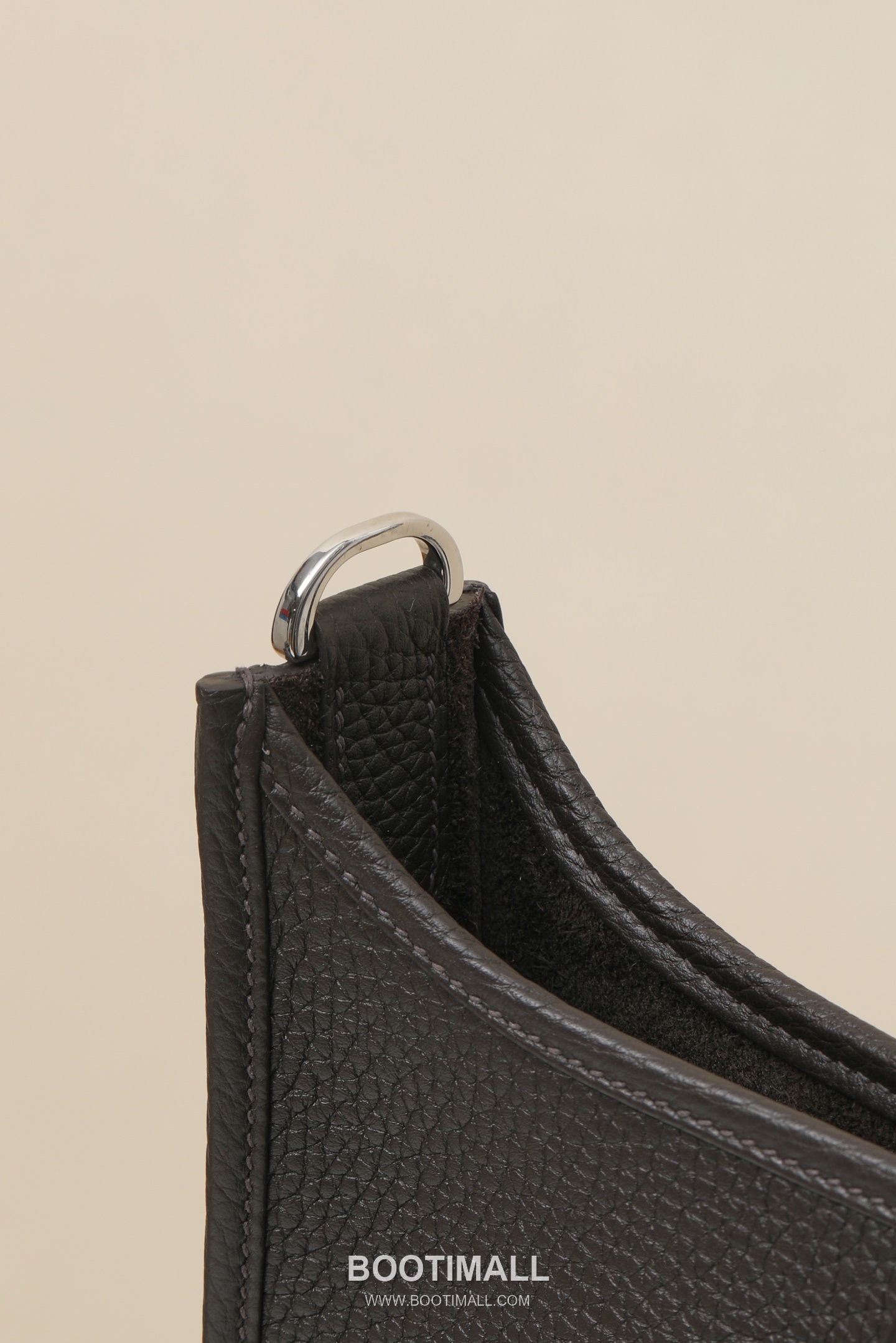 Hermes Ebony Clemence Crossbody Clemence Calfskin Brown Crossbody Bag 에르메스 우드 클레망스 크로스바디 클레망스 송아지가죽 브라운 크로스백 26cm 5