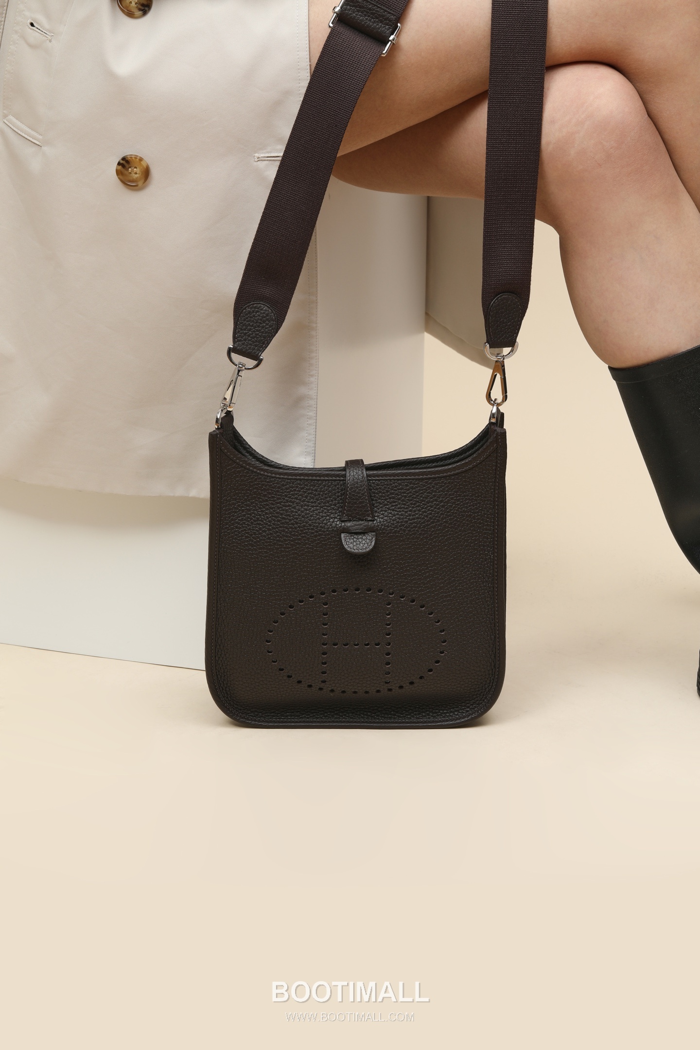 Hermes Ebony Clemence Crossbody Clemence Calfskin Brown Crossbody Bag 에르메스 우드 클레망스 크로스바디 클레망스 송아지가죽 브라운 크로스백 26cm 8