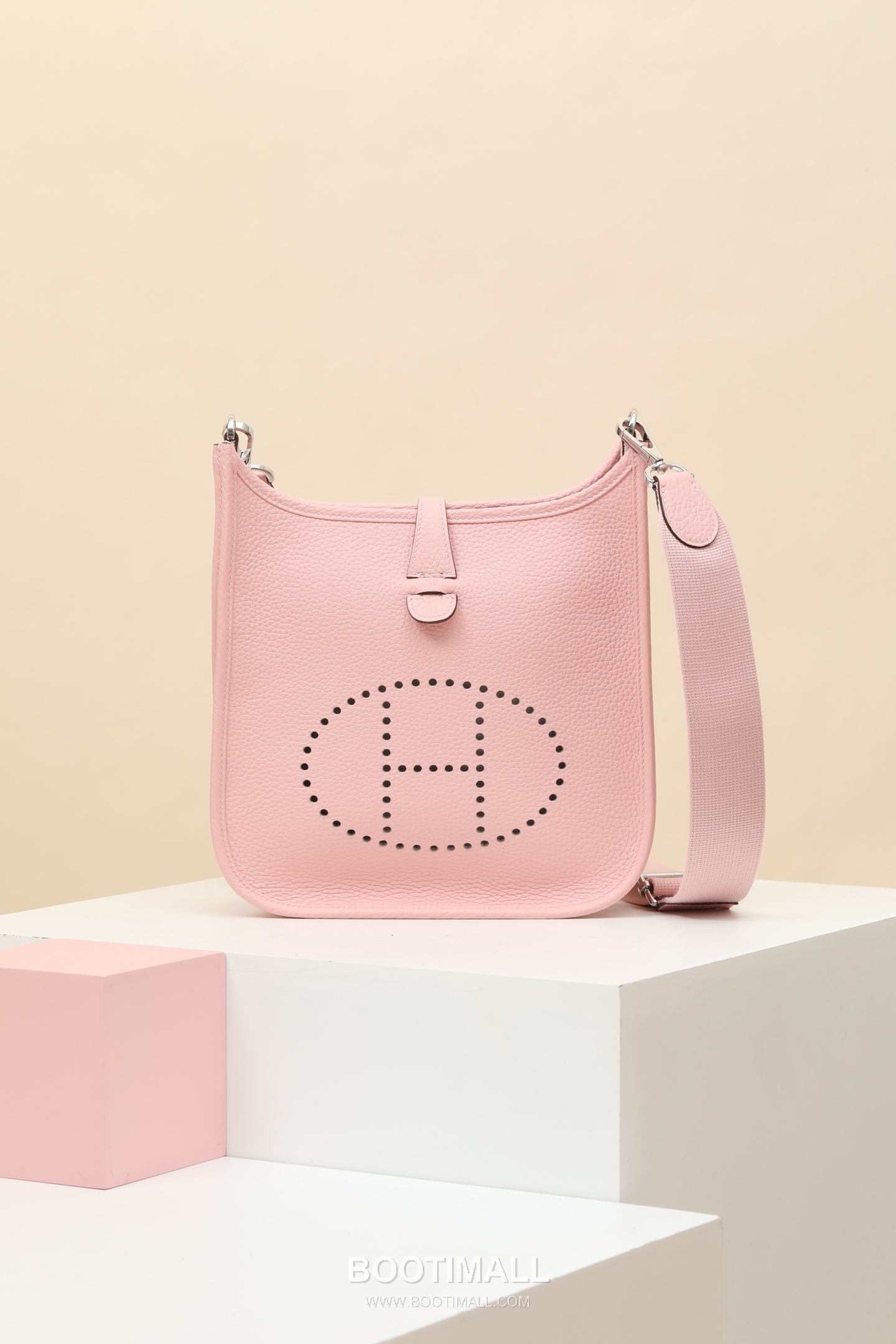 Hermes 3Q Sakura Clemence Crossbody Clemence Calfskin Pink Crossbody Bag 에르메스 3Q 사쿠라 클레망스 크로스백 클레망스 송아지가죽 핑크 26cm 1