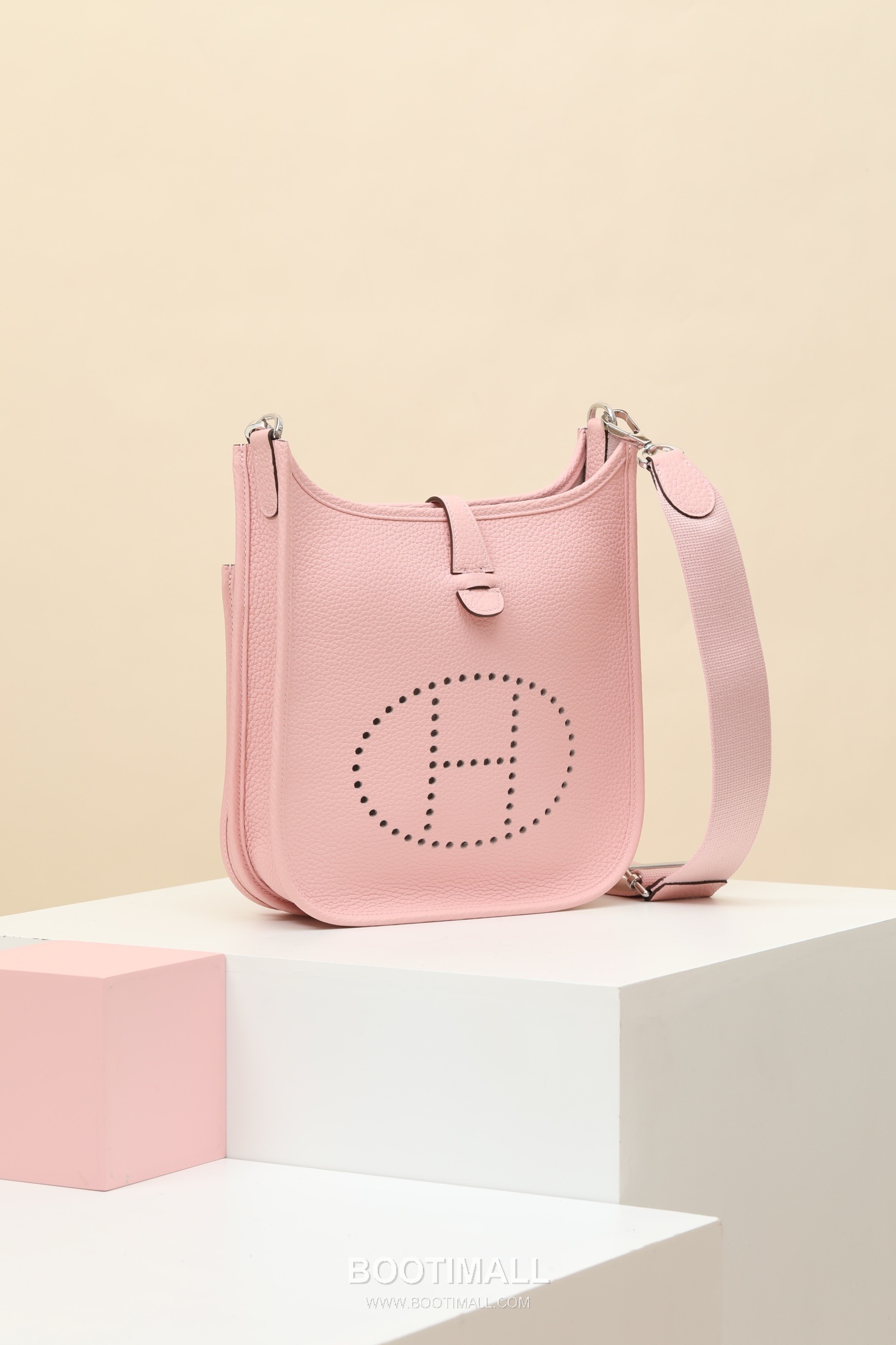 Hermes 3Q Sakura Clemence Crossbody Clemence Calfskin Pink Crossbody Bag 에르메스 3Q 사쿠라 클레망스 크로스백 클레망스 송아지가죽 핑크 26cm 2