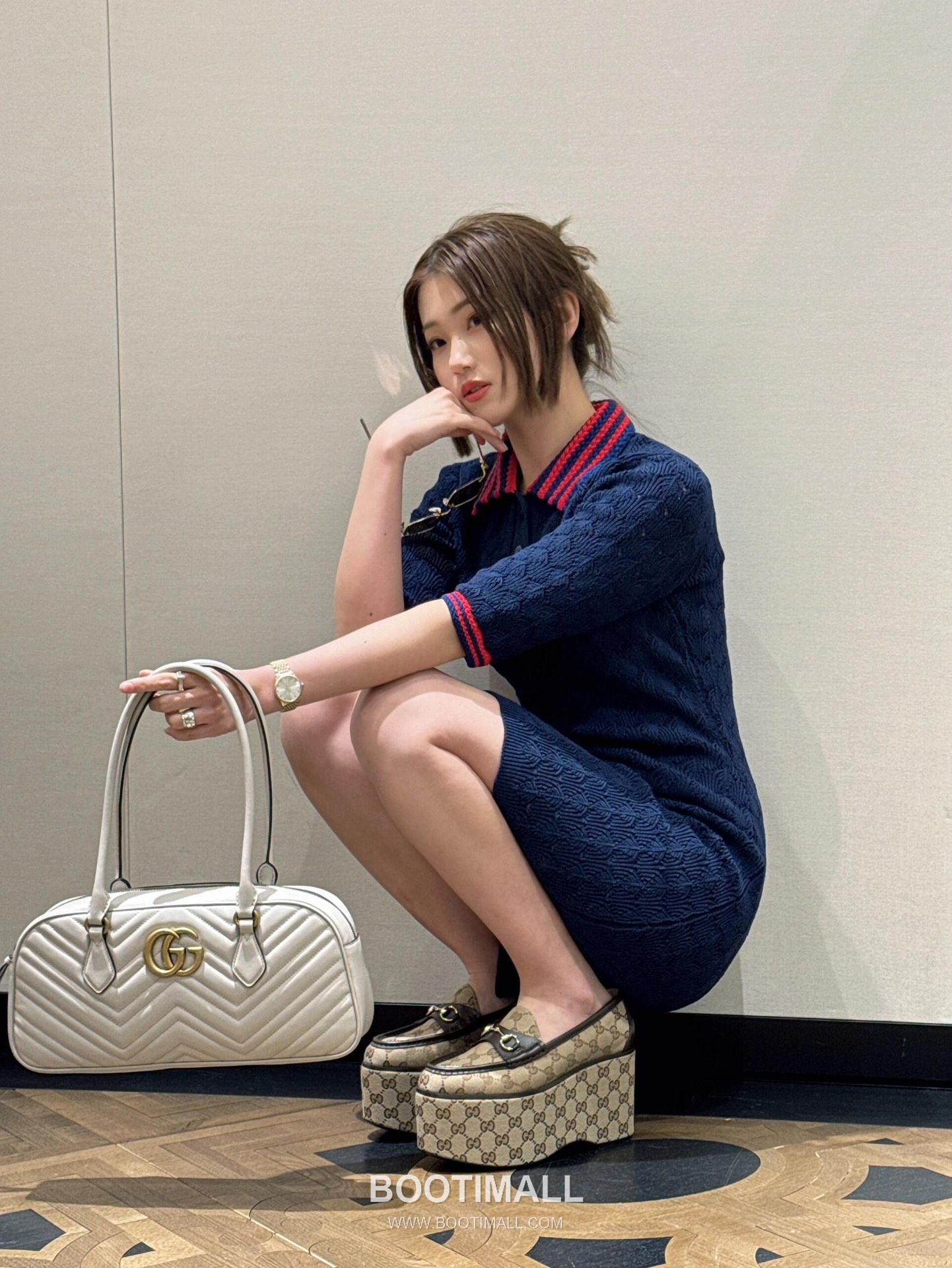 Gucci GG Marmont Chevron Matelassé Calfskin Light Grey Shoulder Bag 구찌 GG 마몬트 쉐브론 마틀라세 카프스킨 라이트그레이 숄더백 35.5cm 1