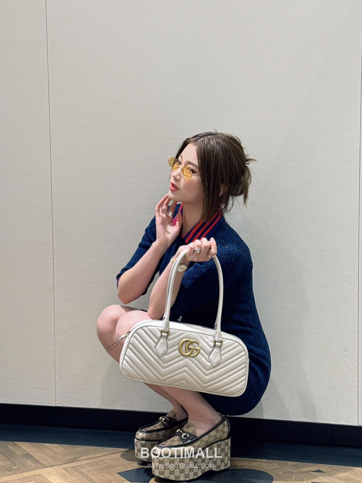 Gucci GG Marmont Chevron Matelassé Calfskin Light Grey Shoulder Bag 구찌 GG 마몬트 쉐브론 마틀라세 카프스킨 라이트그레이 숄더백 35.5cm 2