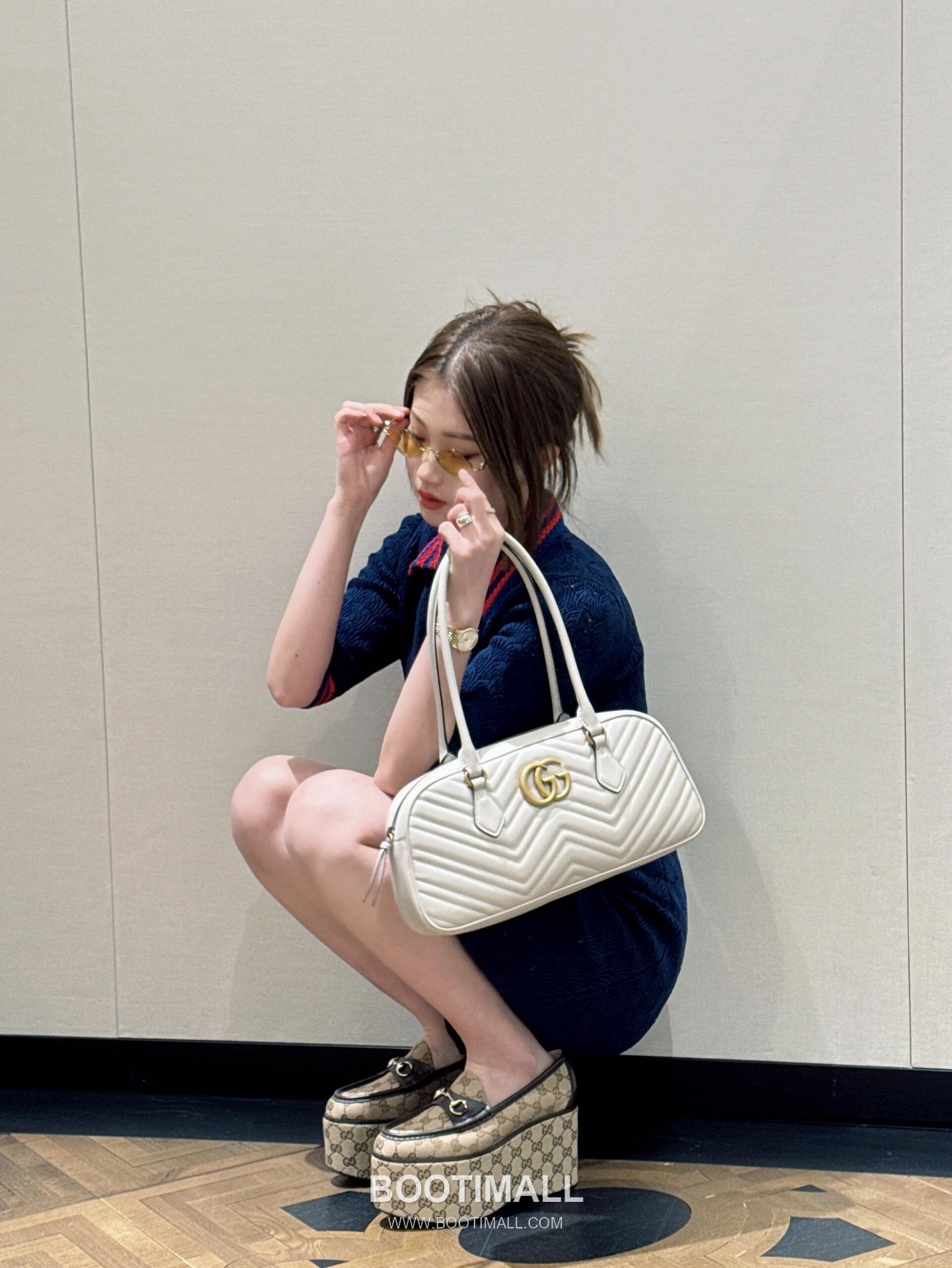 Gucci GG Marmont Chevron Matelassé Calfskin Light Grey Shoulder Bag 구찌 GG 마몬트 쉐브론 마틀라세 카프스킨 라이트그레이 숄더백 35.5cm 3