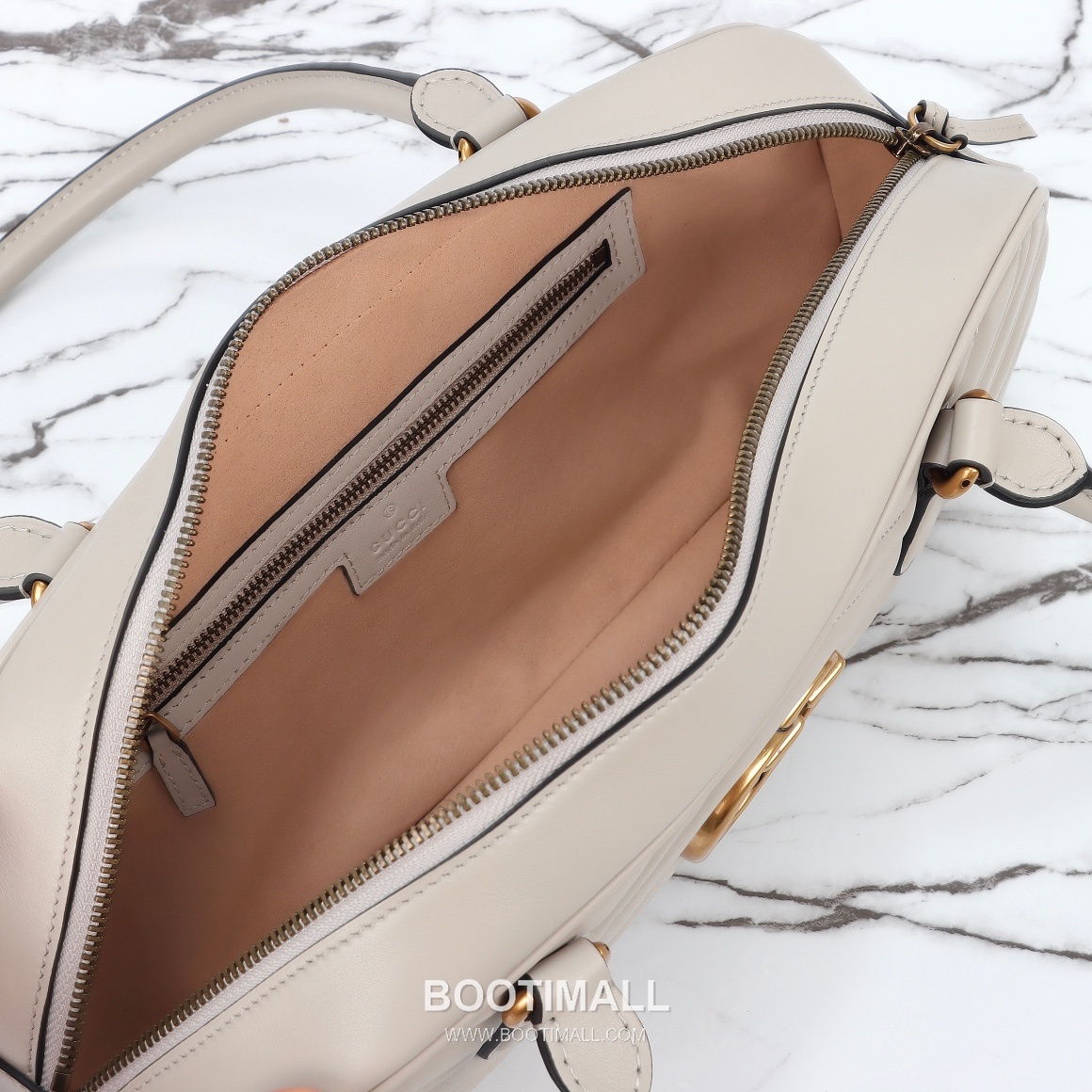 Gucci GG Marmont Chevron Matelassé Calfskin Light Grey Shoulder Bag 구찌 GG 마몬트 쉐브론 마틀라세 카프스킨 라이트그레이 숄더백 35.5cm 13