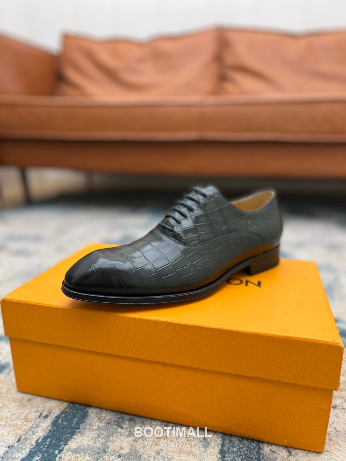 Louis Vuitton Hand-Polished Calfskin Derby Calfskin Leather Black Dress Shoes 루이비통 핸드폴리시 송아지가죽 더비 송아지가죽 블랙 드레스 슈즈 4