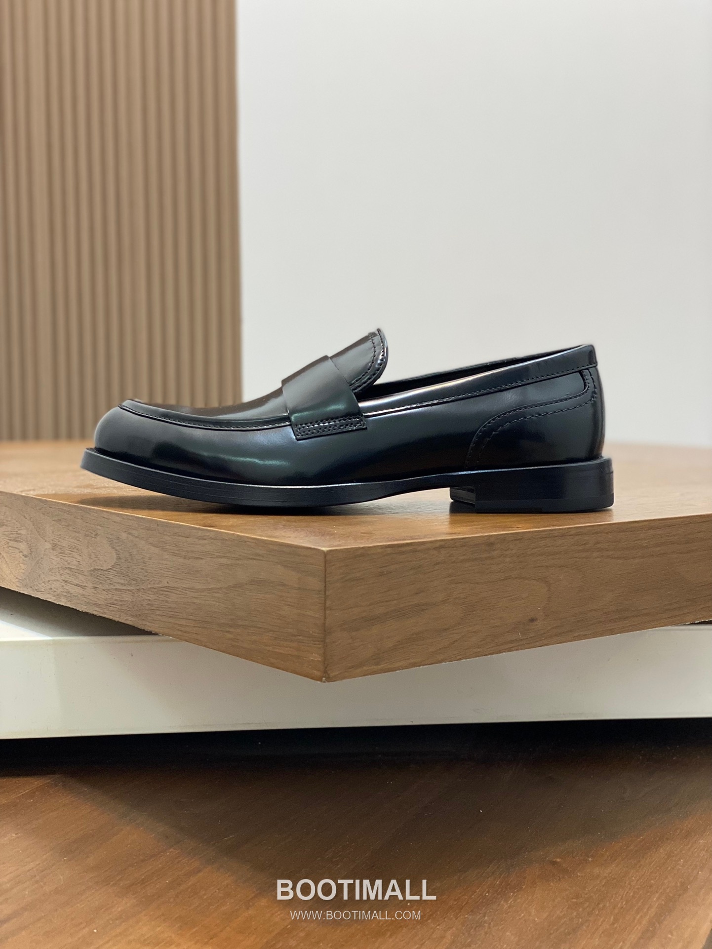 Dolce & Gabbana Polished Calf Business Loafer Calfskin Leather Black 돌체앤가바나 폴리시드 카프 비즈니스 로퍼 카프스킨 레더 블랙 2