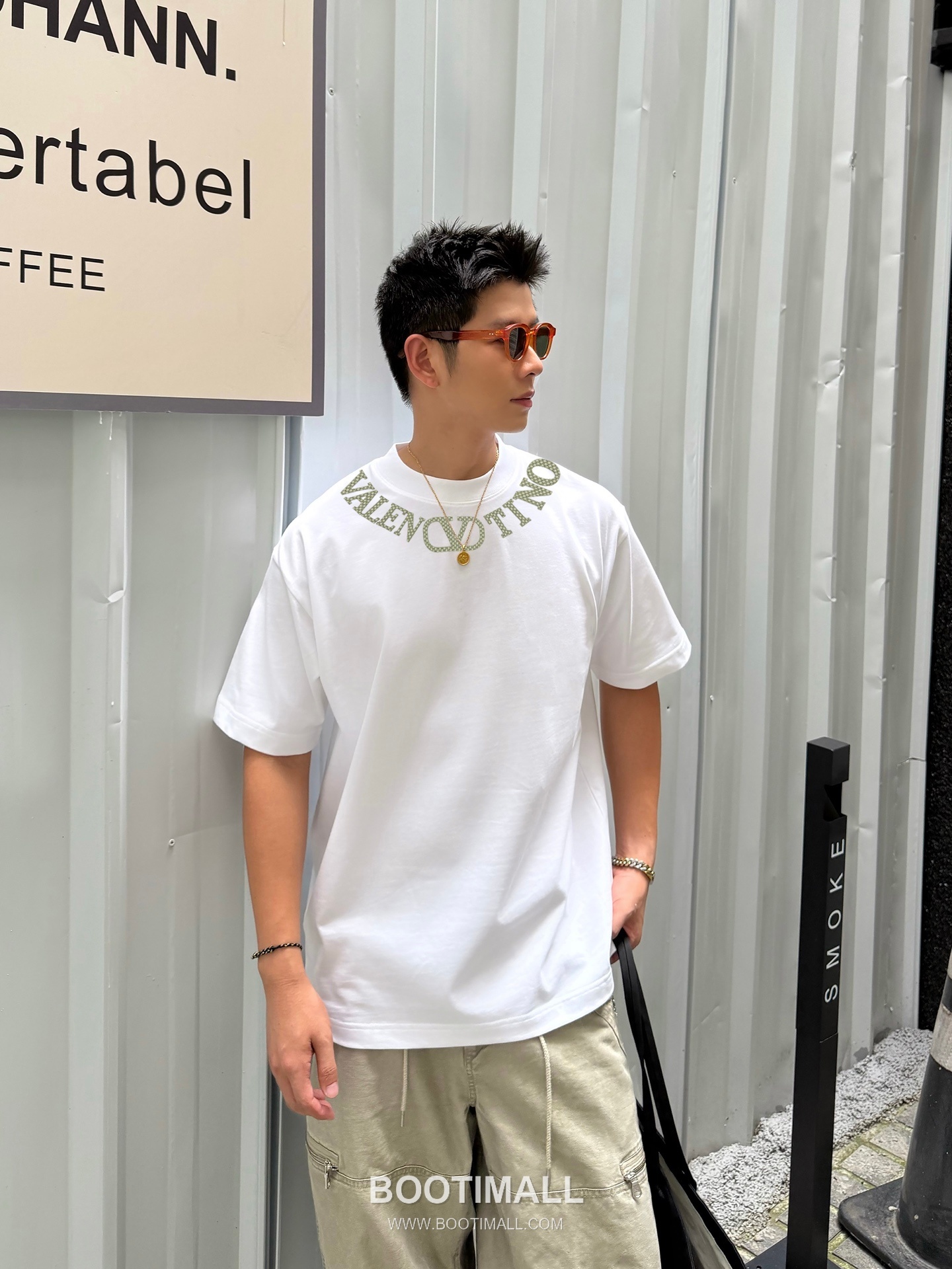 Valentino 2026 Spring Logo Tee Black T-Shirt 발렌티노 2026 봄 로고 티 블랙 반팔 티셔츠 3