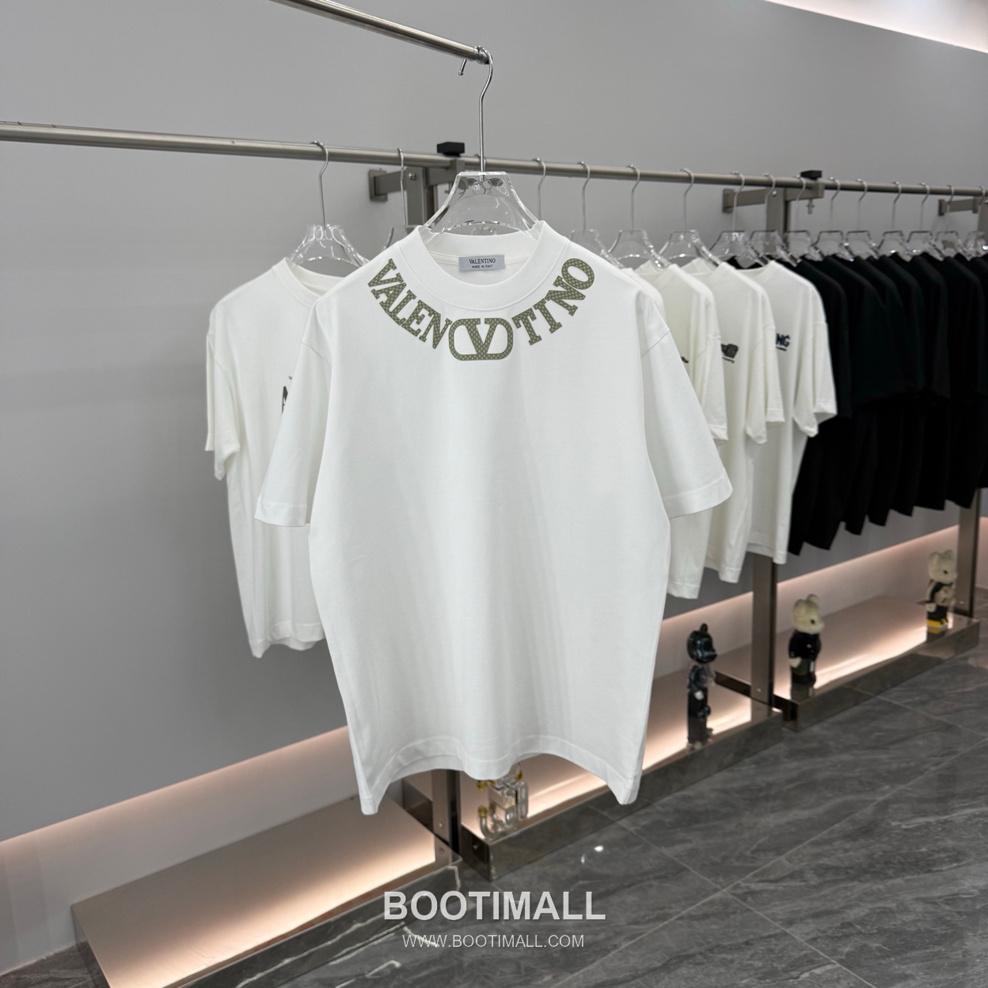 Valentino 2026 Spring Logo Tee Black T-Shirt 발렌티노 2026 봄 로고 티 블랙 반팔 티셔츠 7