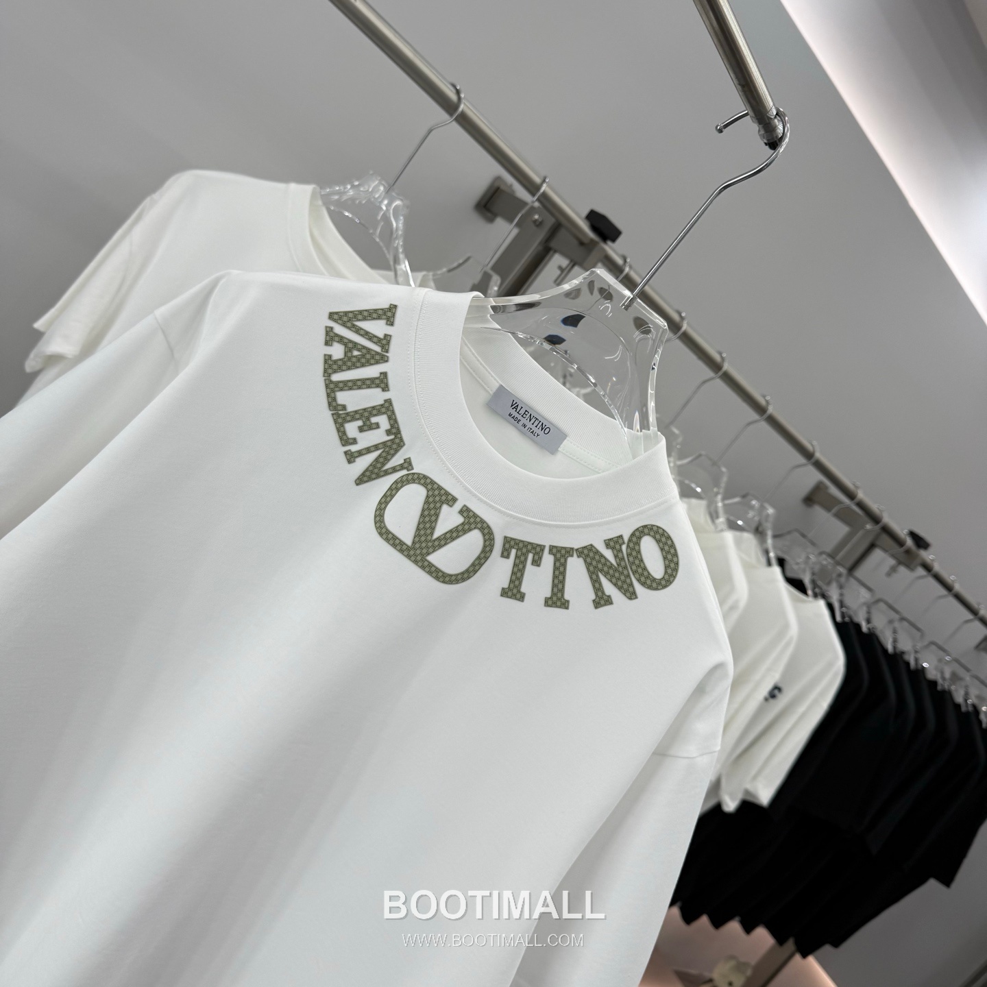 Valentino 2026 Spring Logo Tee Black T-Shirt 발렌티노 2026 봄 로고 티 블랙 반팔 티셔츠 9