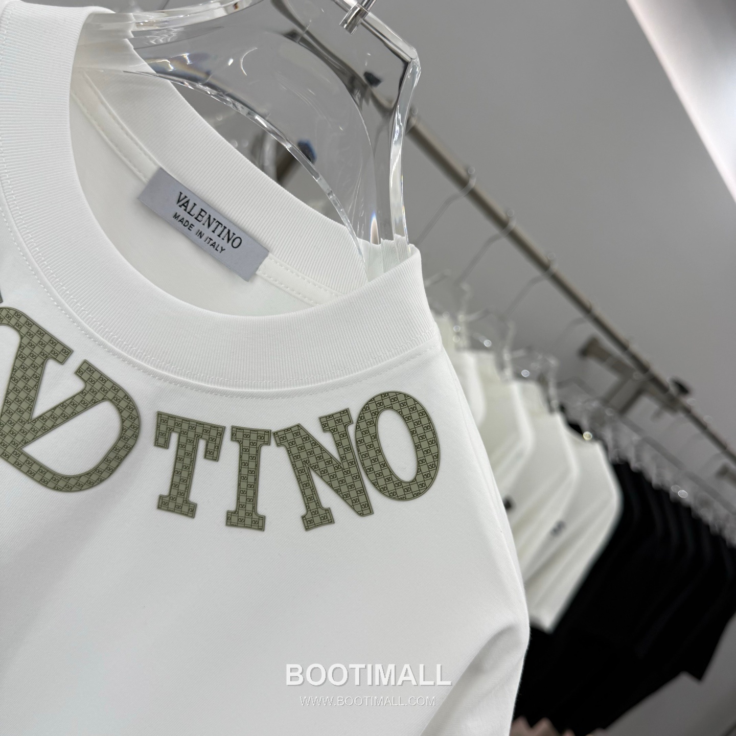 Valentino 2026 Spring Logo Tee Black T-Shirt 발렌티노 2026 봄 로고 티 블랙 반팔 티셔츠 10