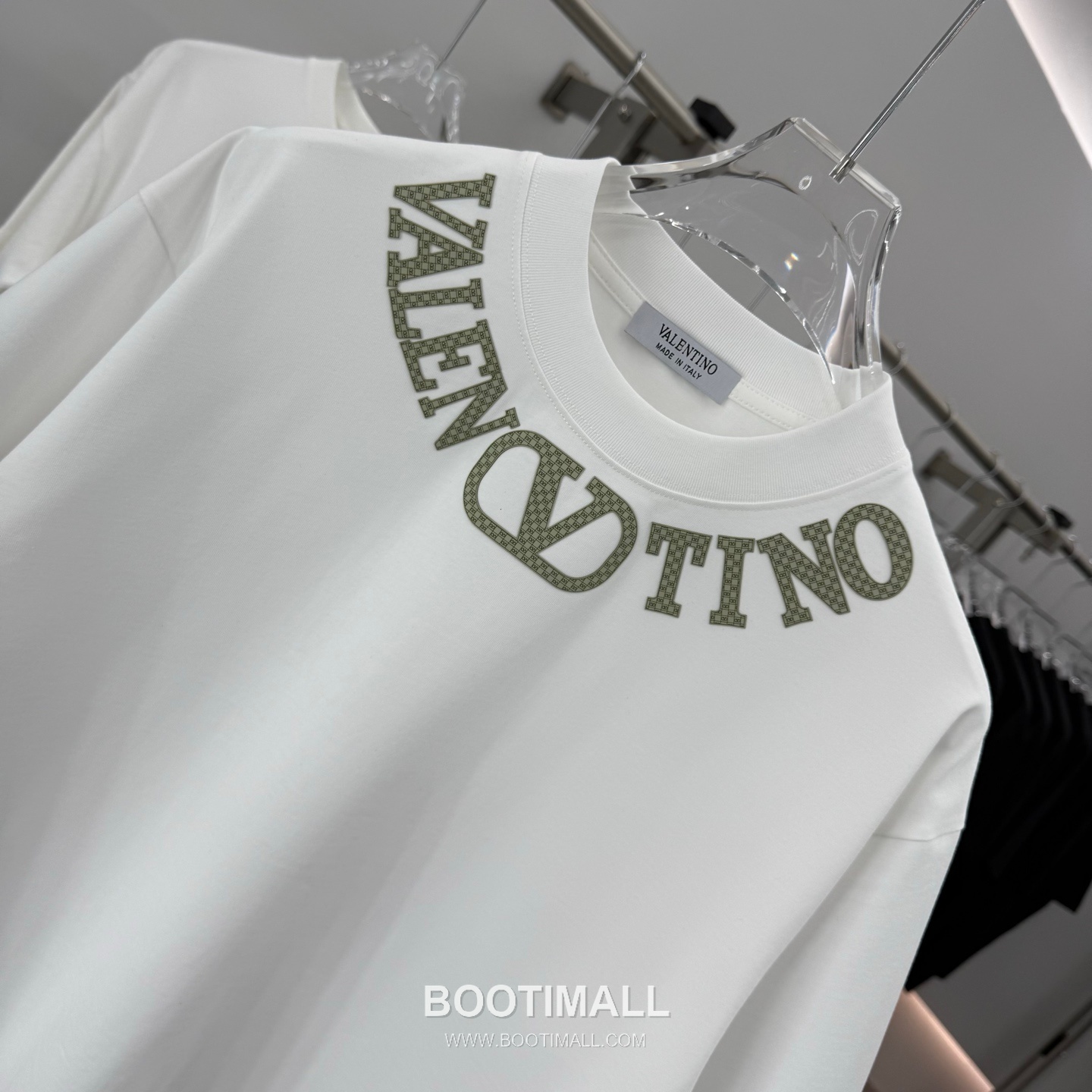 Valentino 2026 Spring Logo Tee Black T-Shirt 발렌티노 2026 봄 로고 티 블랙 반팔 티셔츠 11