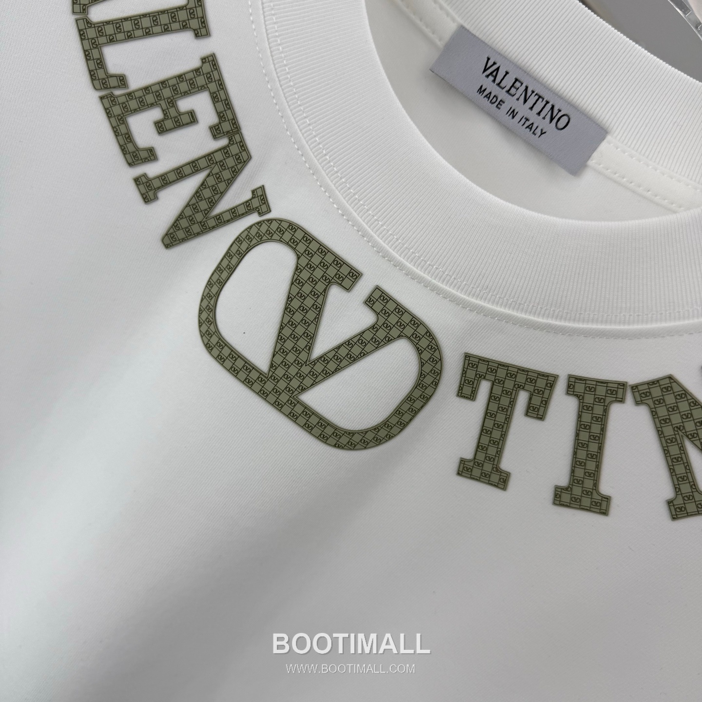 Valentino 2026 Spring Logo Tee Black T-Shirt 발렌티노 2026 봄 로고 티 블랙 반팔 티셔츠 12