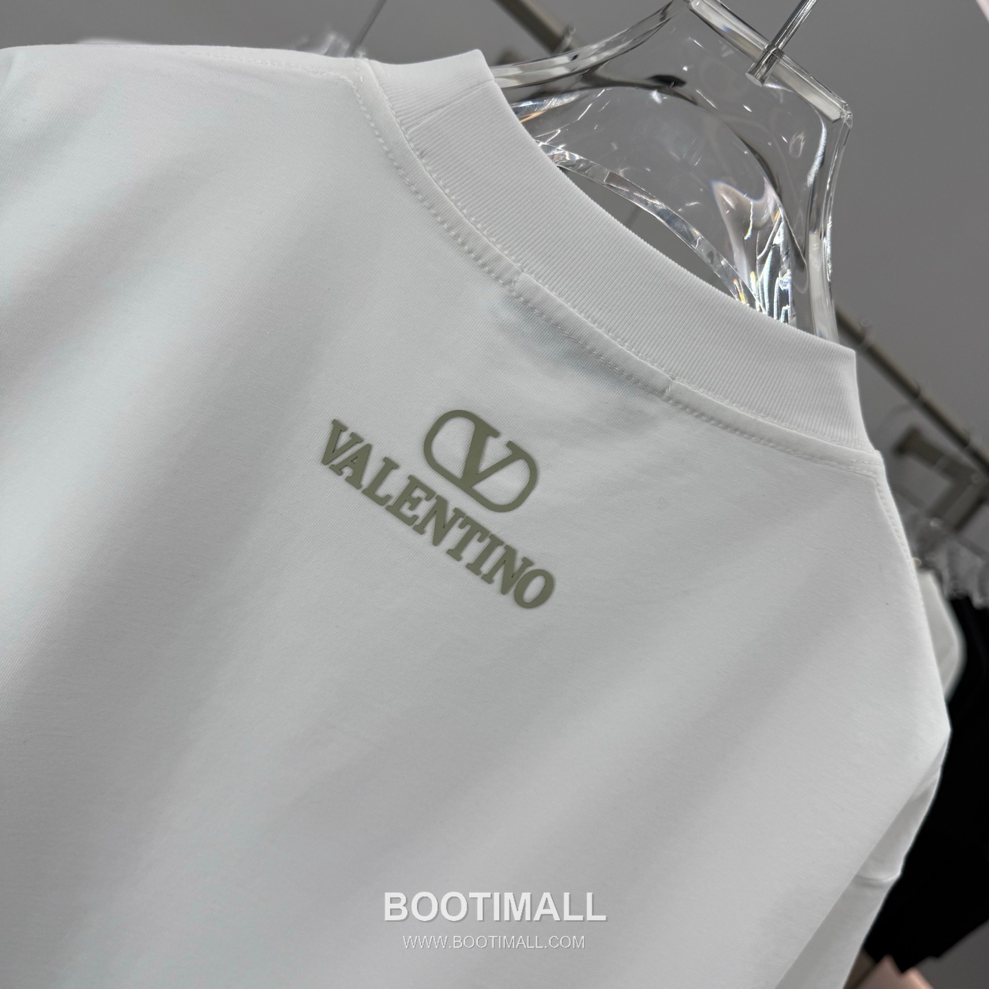 Valentino 2026 Spring Logo Tee Black T-Shirt 발렌티노 2026 봄 로고 티 블랙 반팔 티셔츠 14