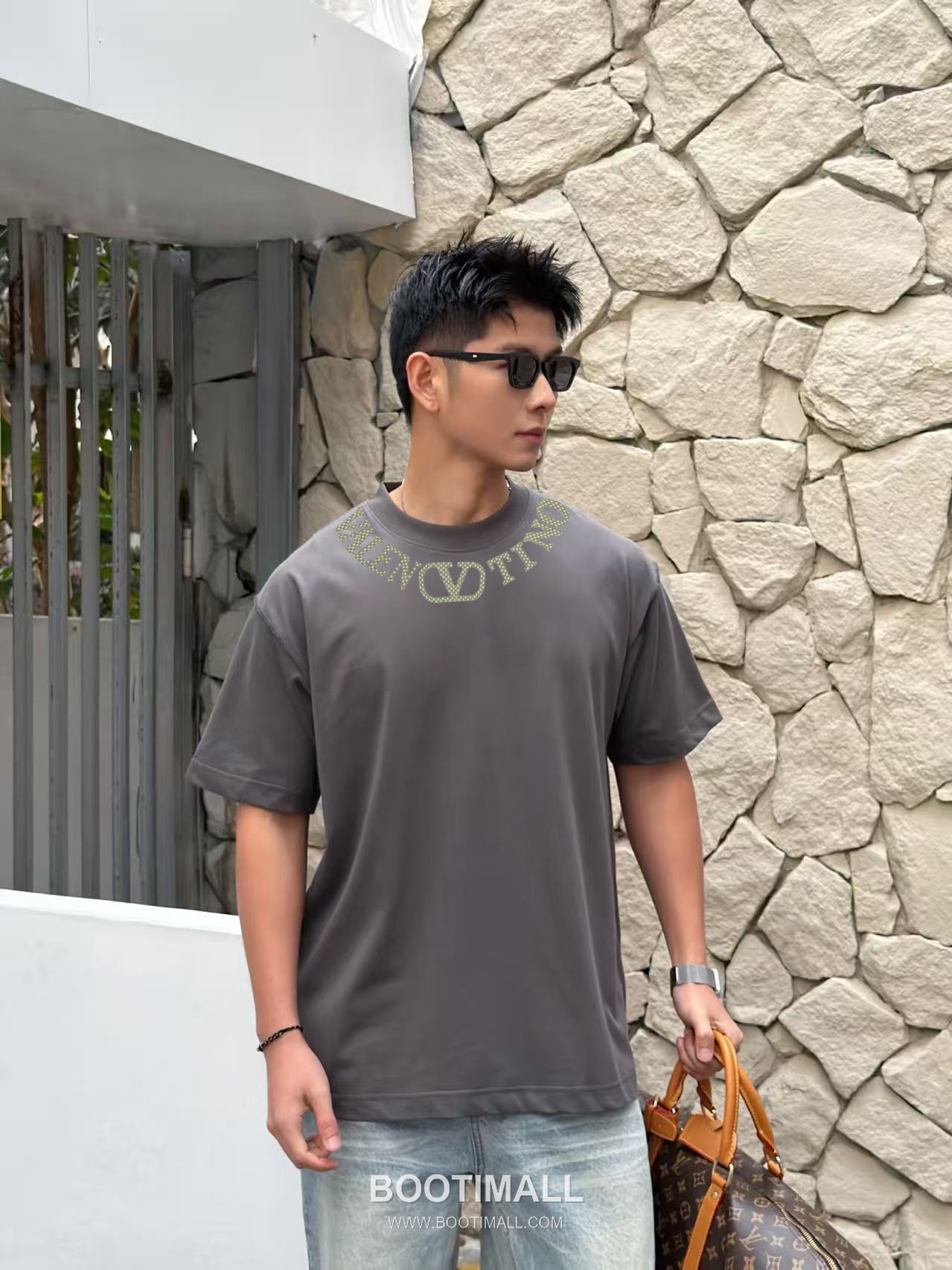 Valentino 2026 Spring Logo Tee Black T-Shirt 발렌티노 2026 봄 로고 티 블랙 반팔 티셔츠 1