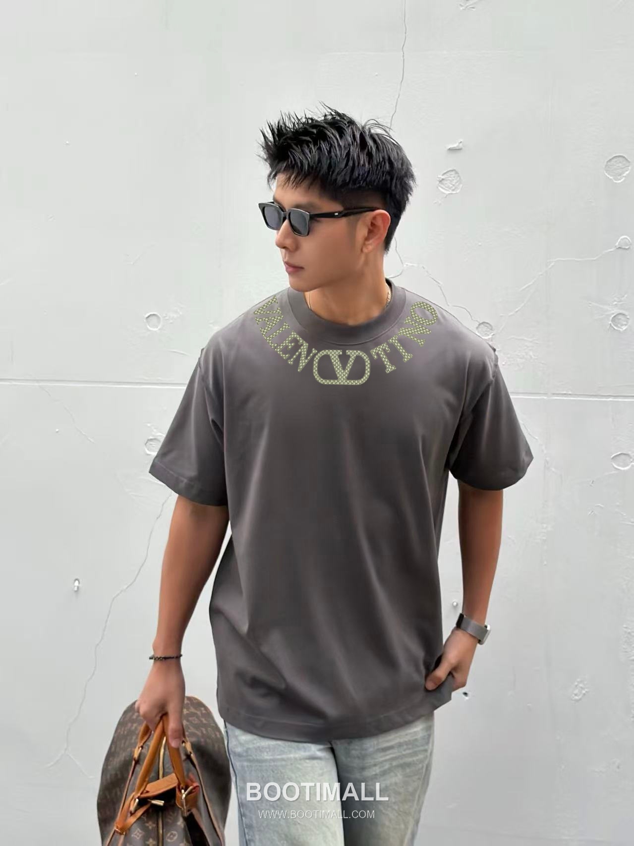 Valentino 2026 Spring Logo Tee Black T-Shirt 발렌티노 2026 봄 로고 티 블랙 반팔 티셔츠 2