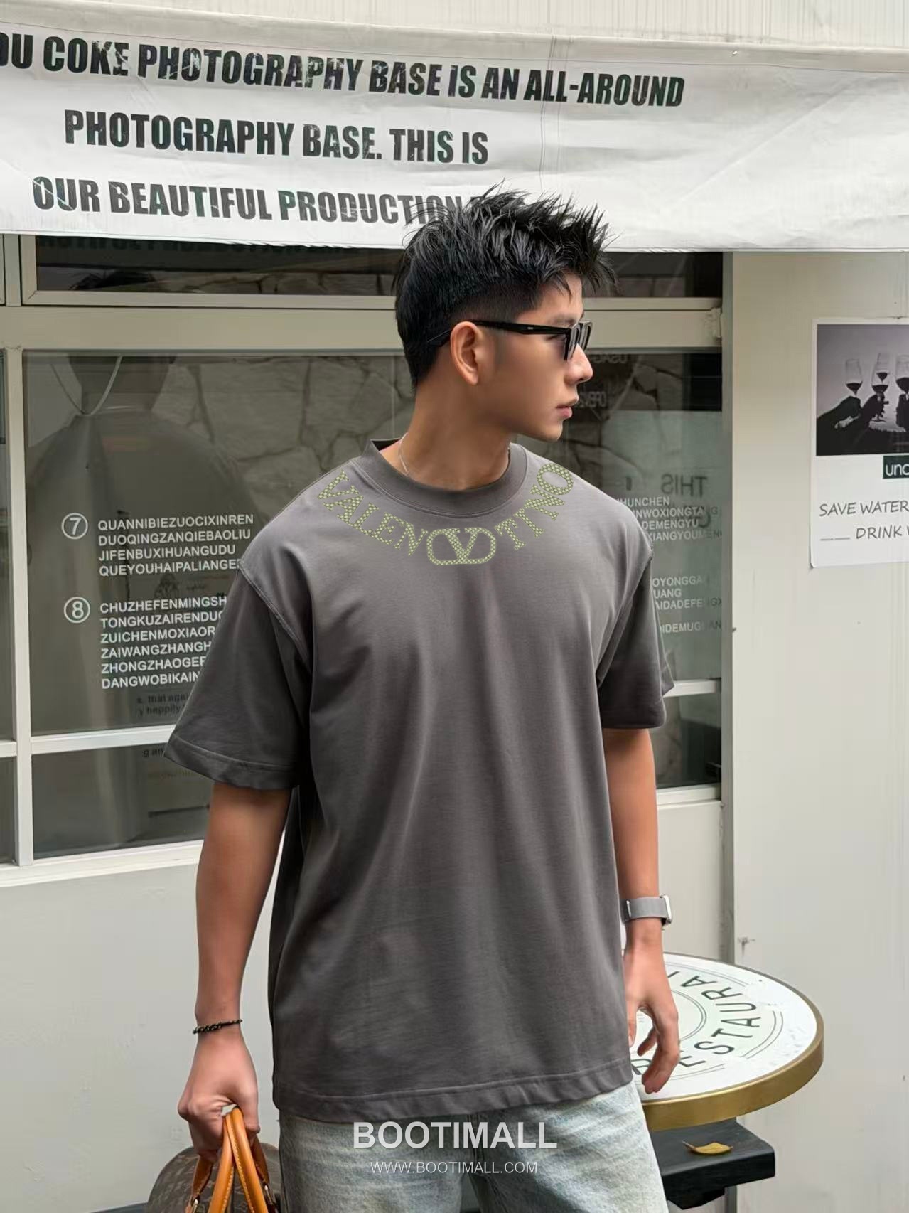 Valentino 2026 Spring Logo Tee Black T-Shirt 발렌티노 2026 봄 로고 티 블랙 반팔 티셔츠 3