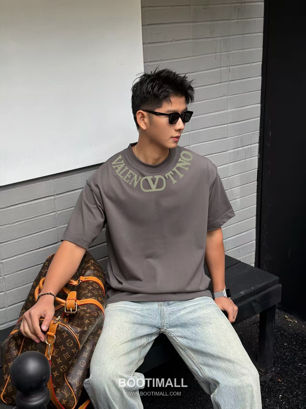 Valentino 2026 Spring Logo Tee Black T-Shirt 발렌티노 2026 봄 로고 티 블랙 반팔 티셔츠 4