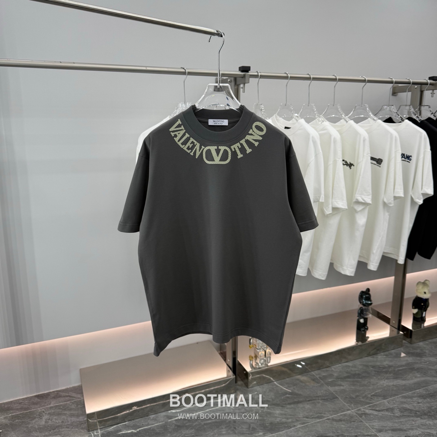 Valentino 2026 Spring Logo Tee Black T-Shirt 발렌티노 2026 봄 로고 티 블랙 반팔 티셔츠 7