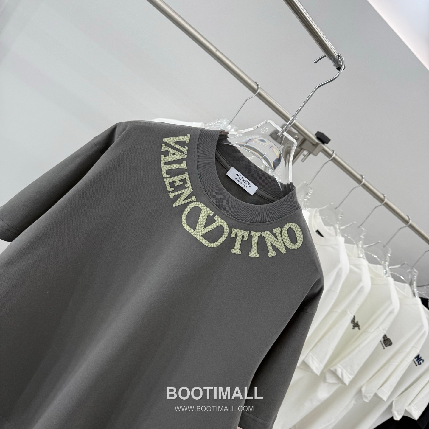 Valentino 2026 Spring Logo Tee Black T-Shirt 발렌티노 2026 봄 로고 티 블랙 반팔 티셔츠 9