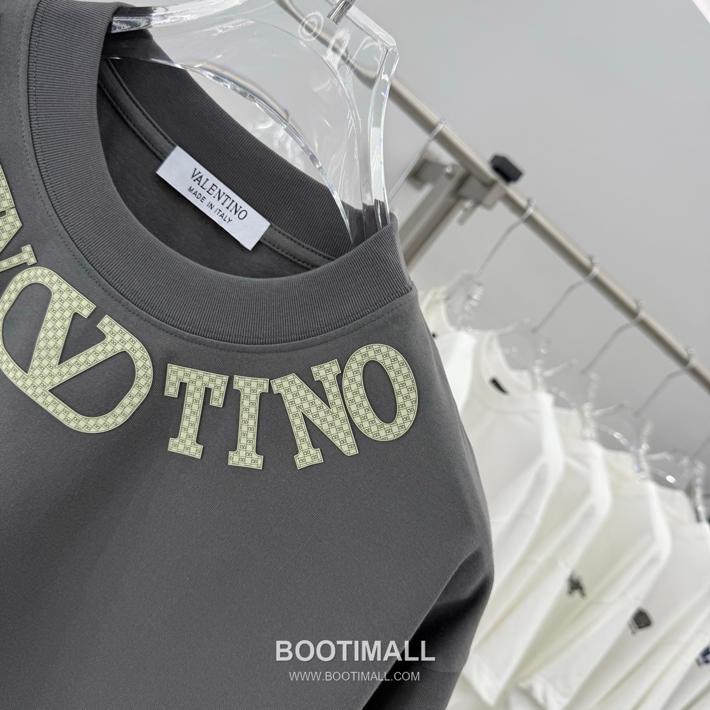 Valentino 2026 Spring Logo Tee Black T-Shirt 발렌티노 2026 봄 로고 티 블랙 반팔 티셔츠 10