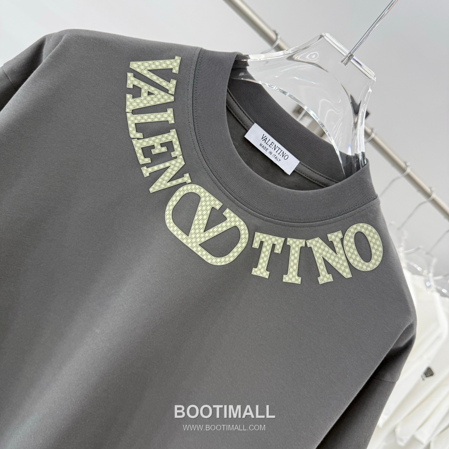 Valentino 2026 Spring Logo Tee Black T-Shirt 발렌티노 2026 봄 로고 티 블랙 반팔 티셔츠 11