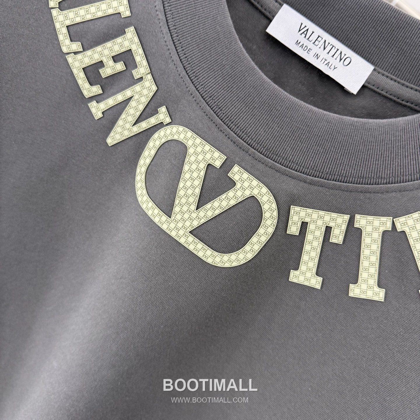 Valentino 2026 Spring Logo Tee Black T-Shirt 발렌티노 2026 봄 로고 티 블랙 반팔 티셔츠 12