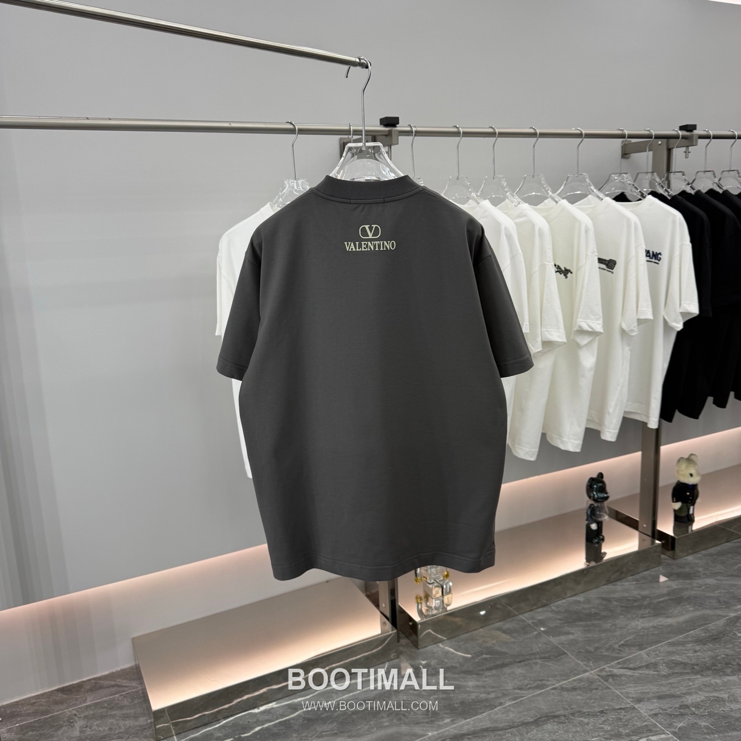 Valentino 2026 Spring Logo Tee Black T-Shirt 발렌티노 2026 봄 로고 티 블랙 반팔 티셔츠 13