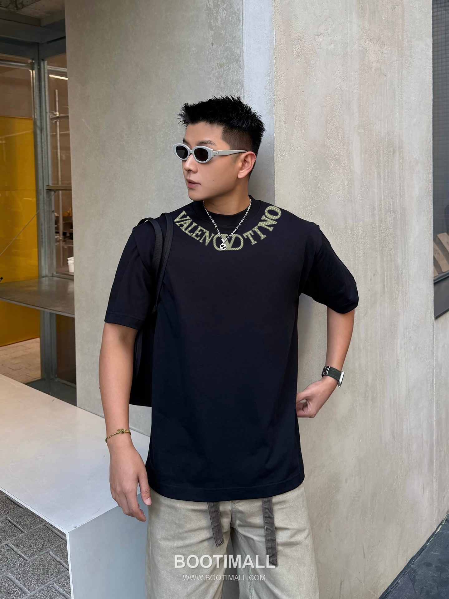 Valentino 2026 Spring Logo Tee Black T-Shirt 발렌티노 2026 봄 로고 티 블랙 반팔 티셔츠 2