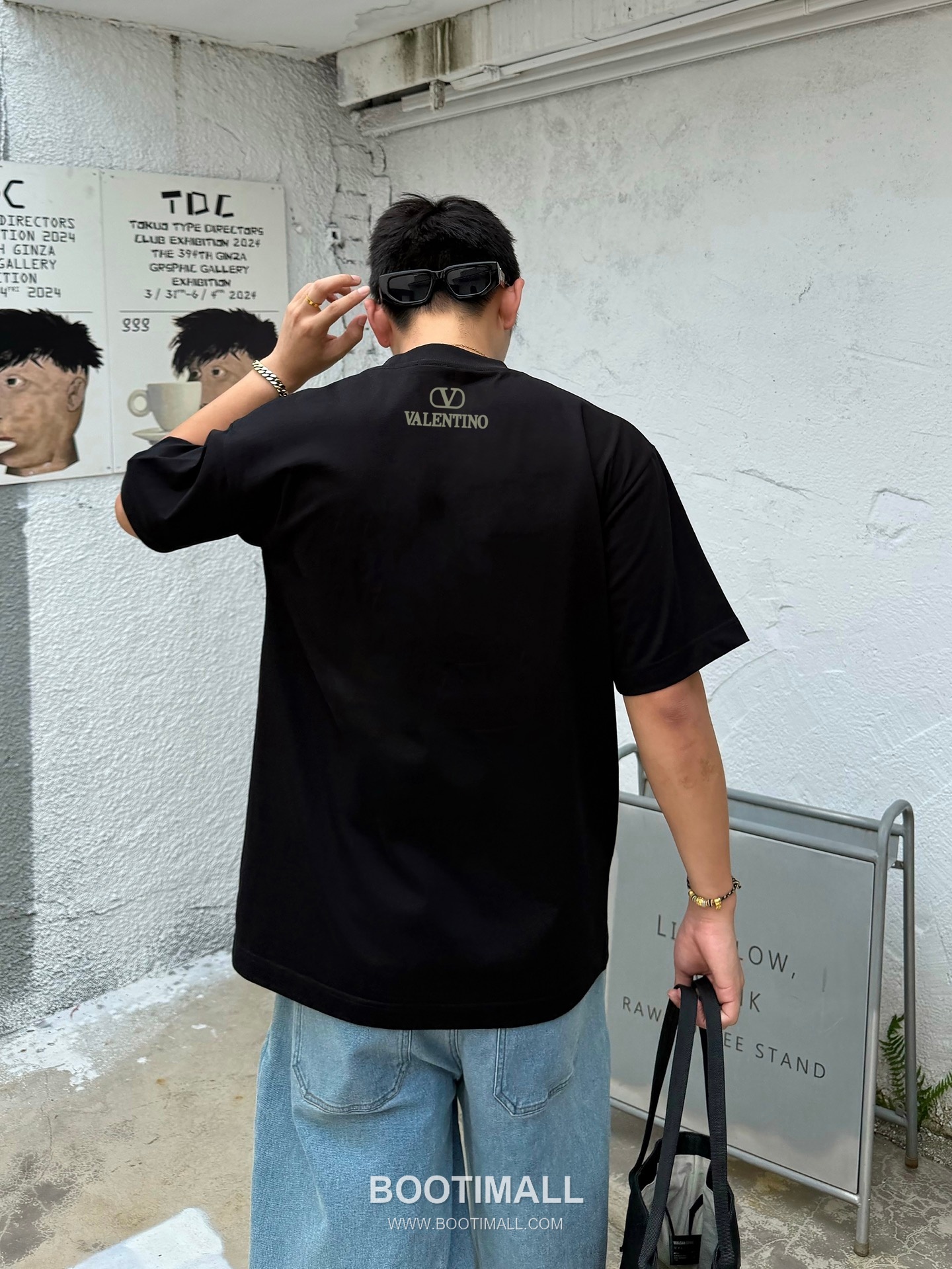 Valentino 2026 Spring Logo Tee Black T-Shirt 발렌티노 2026 봄 로고 티 블랙 반팔 티셔츠 4