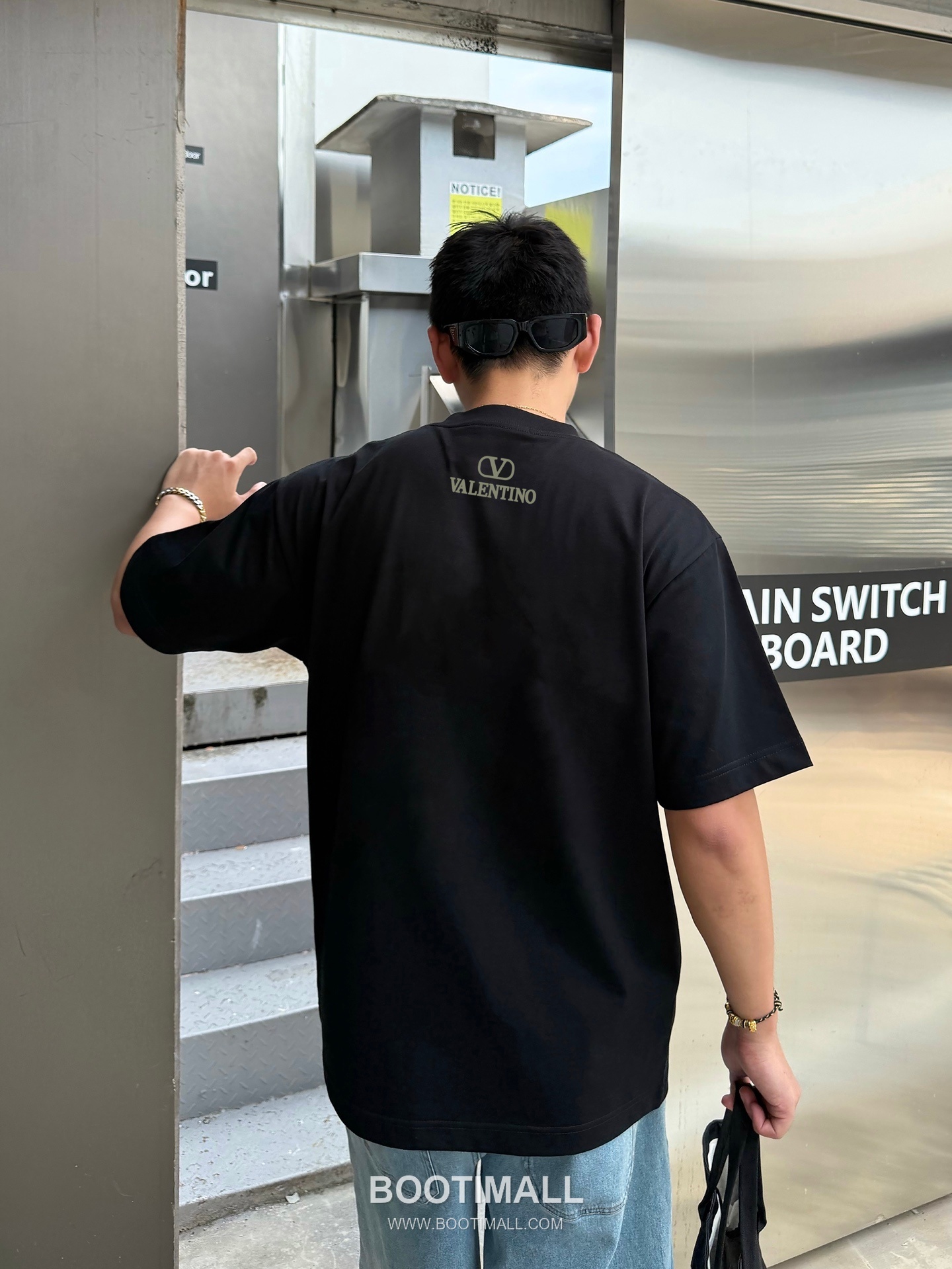 Valentino 2026 Spring Logo Tee Black T-Shirt 발렌티노 2026 봄 로고 티 블랙 반팔 티셔츠 6