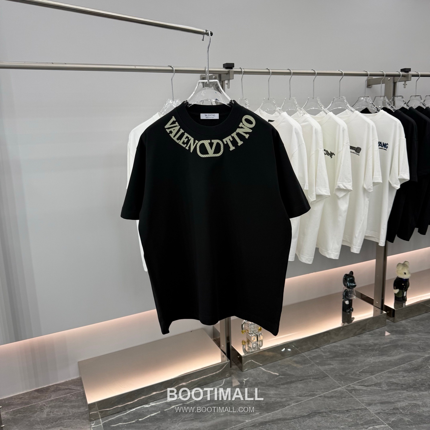 Valentino 2026 Spring Logo Tee Black T-Shirt 발렌티노 2026 봄 로고 티 블랙 반팔 티셔츠 7