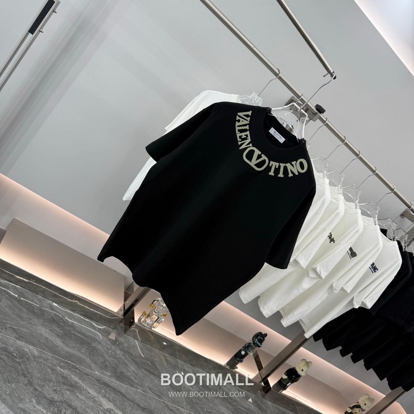 Valentino 2026 Spring Logo Tee Black T-Shirt 발렌티노 2026 봄 로고 티 블랙 반팔 티셔츠 8