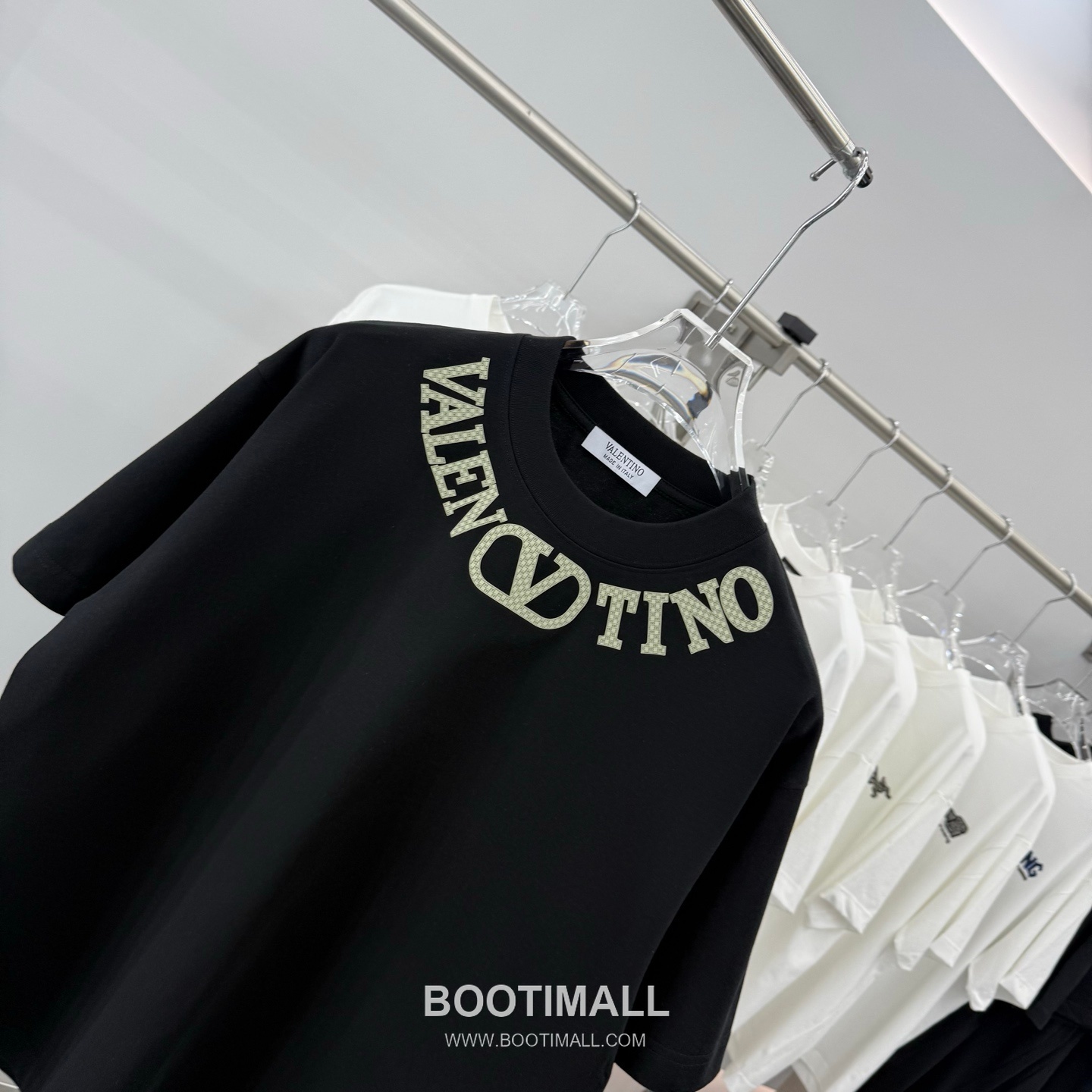 Valentino 2026 Spring Logo Tee Black T-Shirt 발렌티노 2026 봄 로고 티 블랙 반팔 티셔츠 9