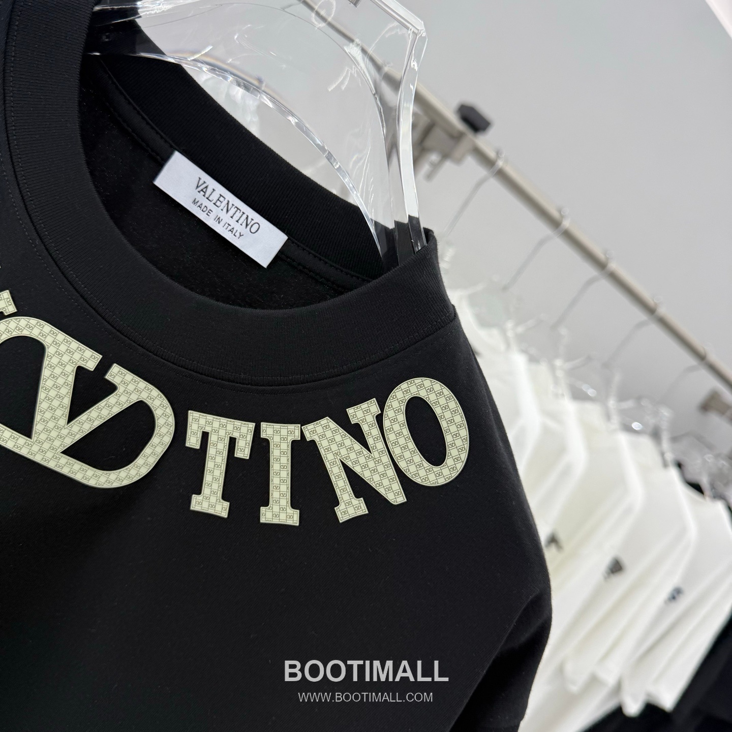 Valentino 2026 Spring Logo Tee Black T-Shirt 발렌티노 2026 봄 로고 티 블랙 반팔 티셔츠 10